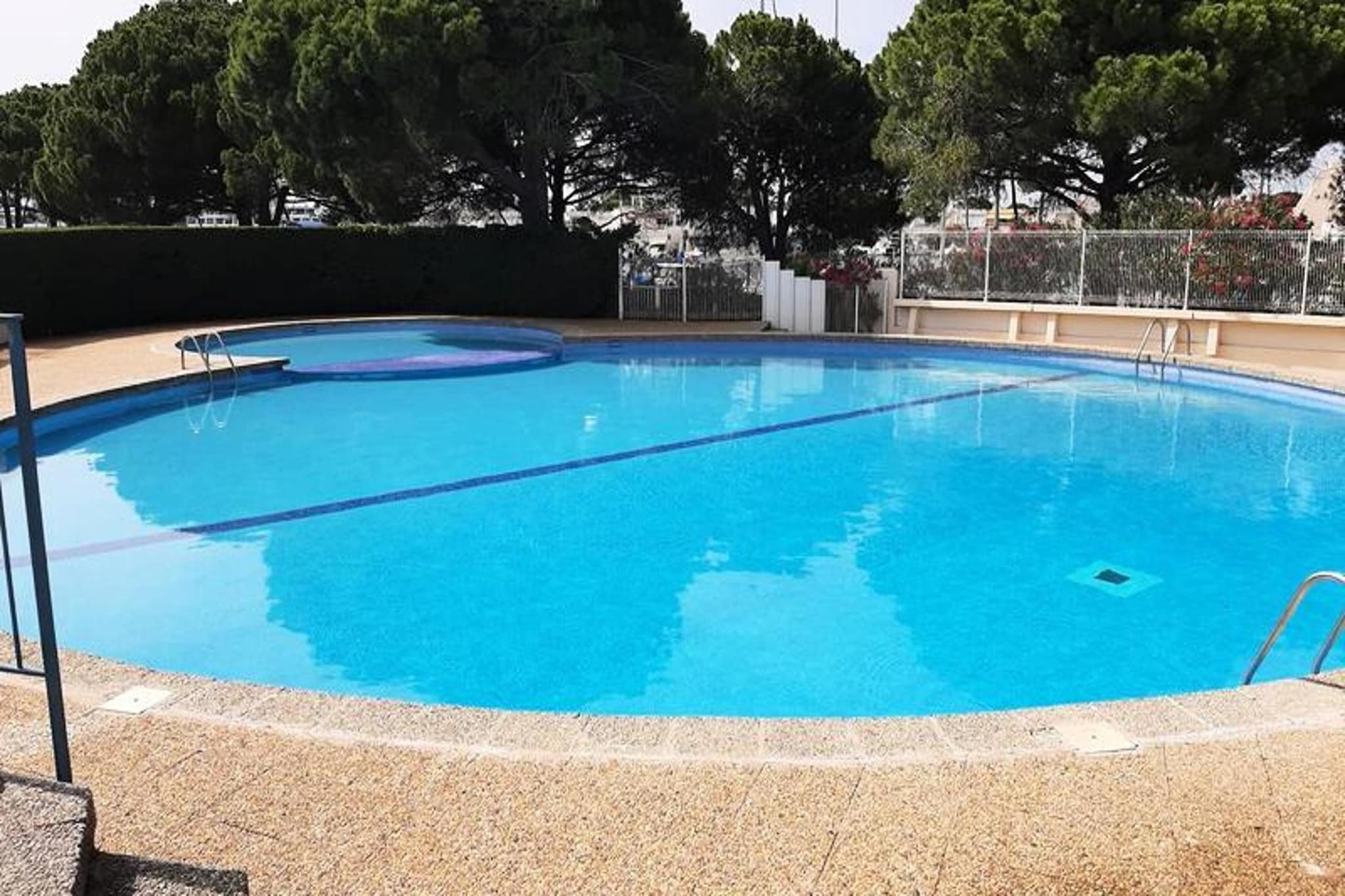 Résidence "le Quai Aux Fleurs"-Zwembad