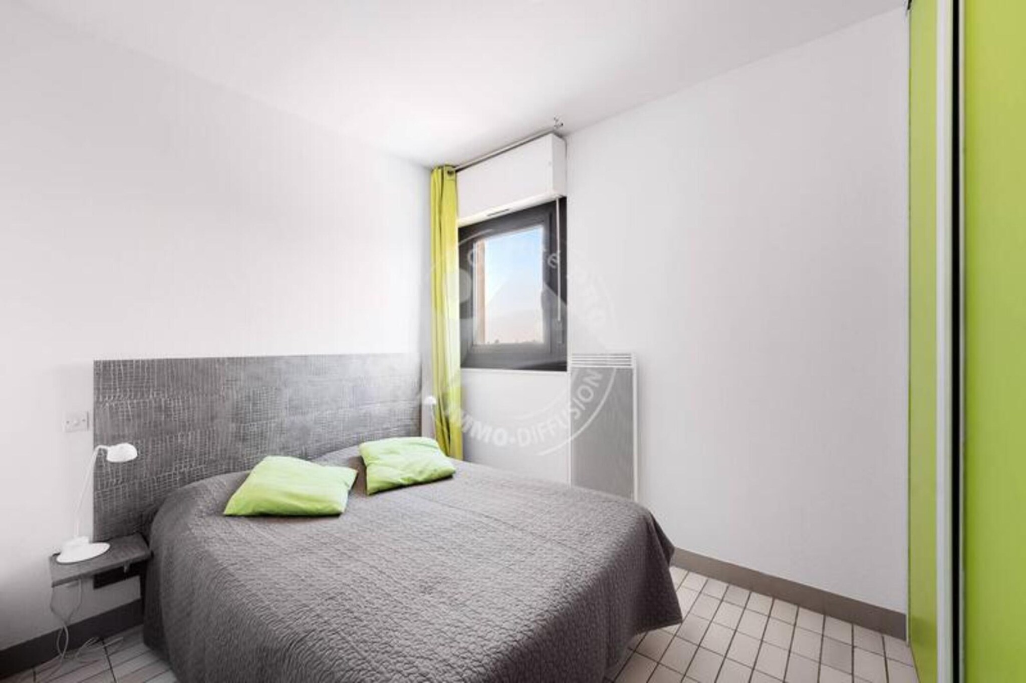 2 Rooms for 4 People