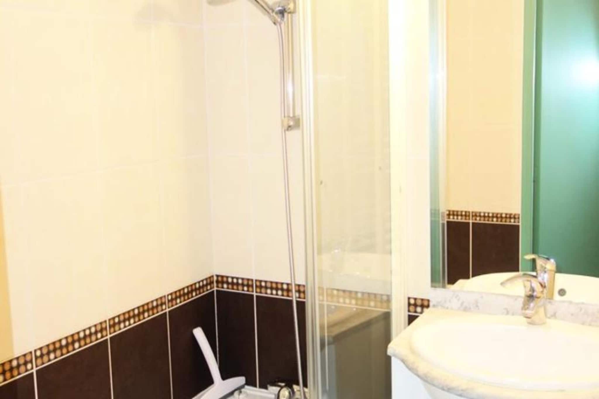 Résidence Balcons D'huez-Badkamer