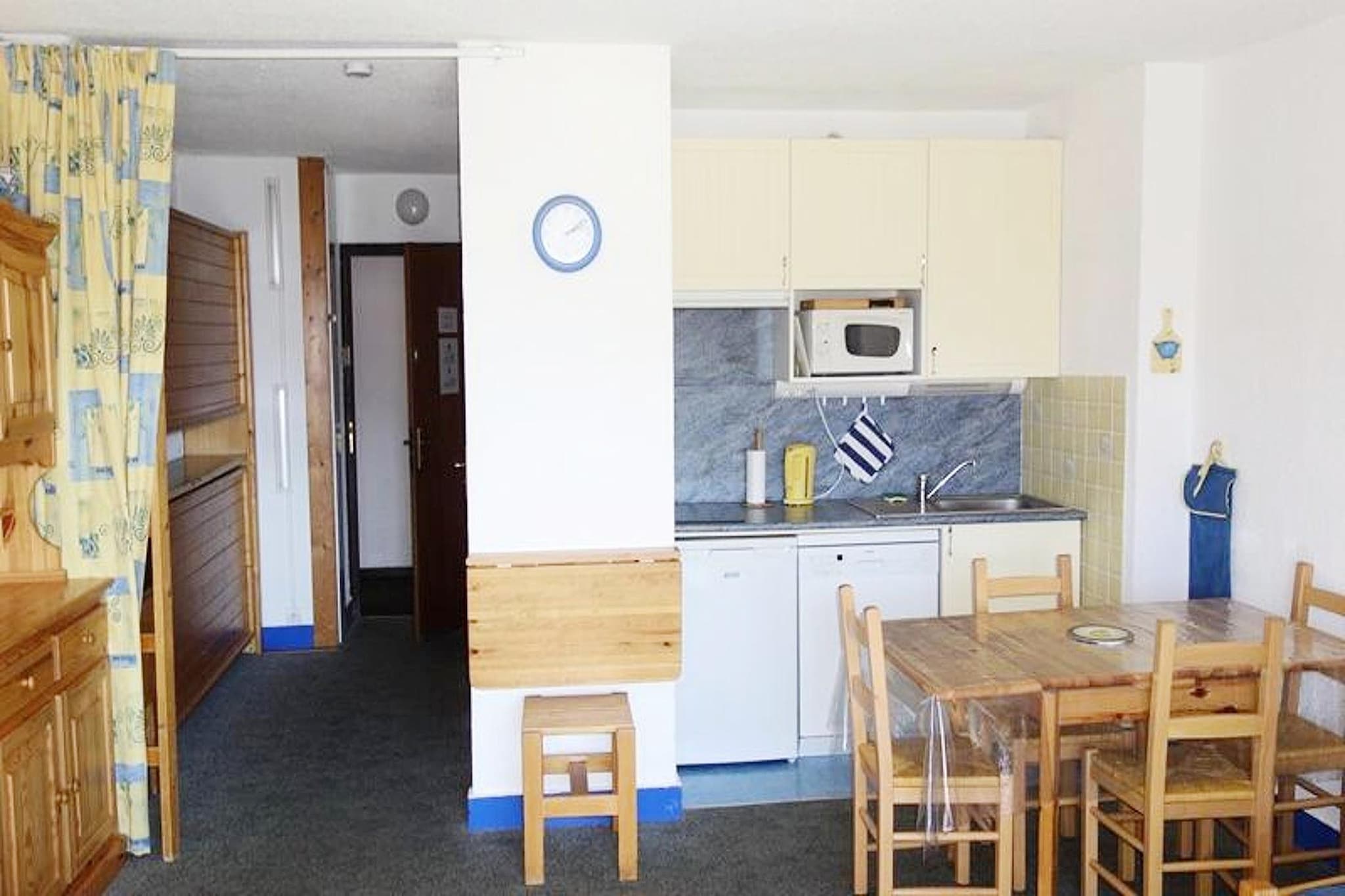 Résidence Menandiere-Dining room