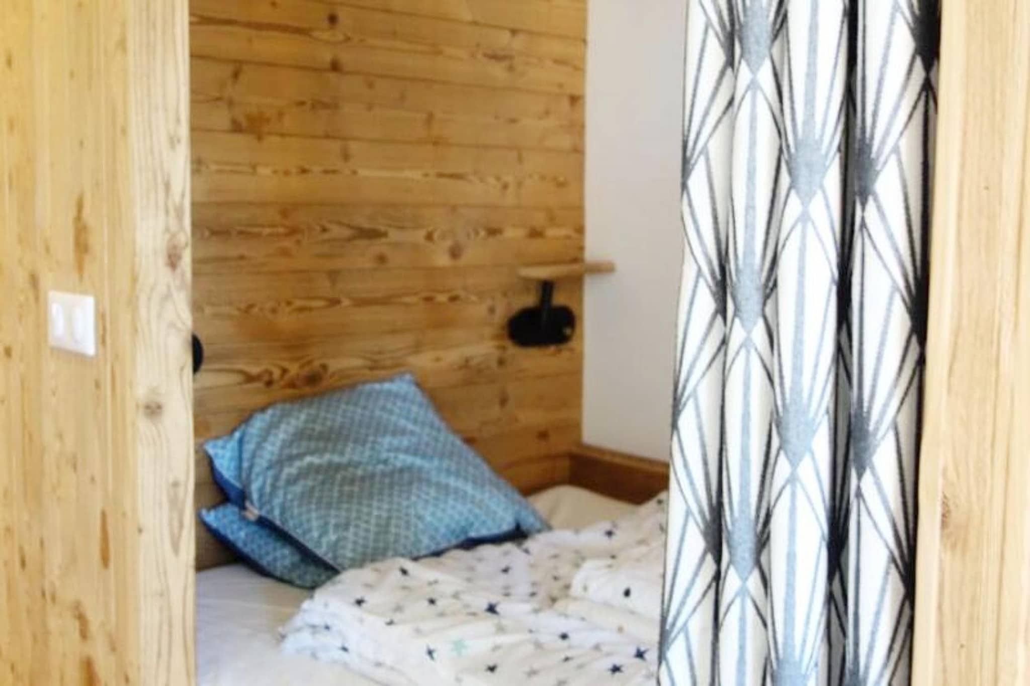 Résidence Menandiere-Bedroom