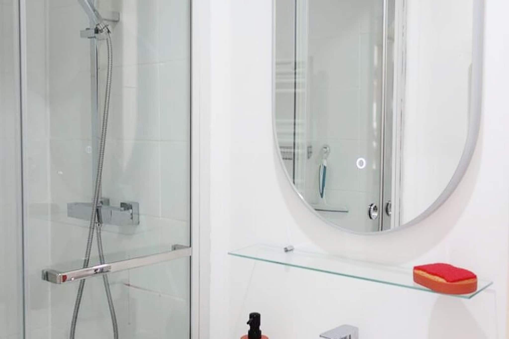 Résidence Menandiere-Bathroom