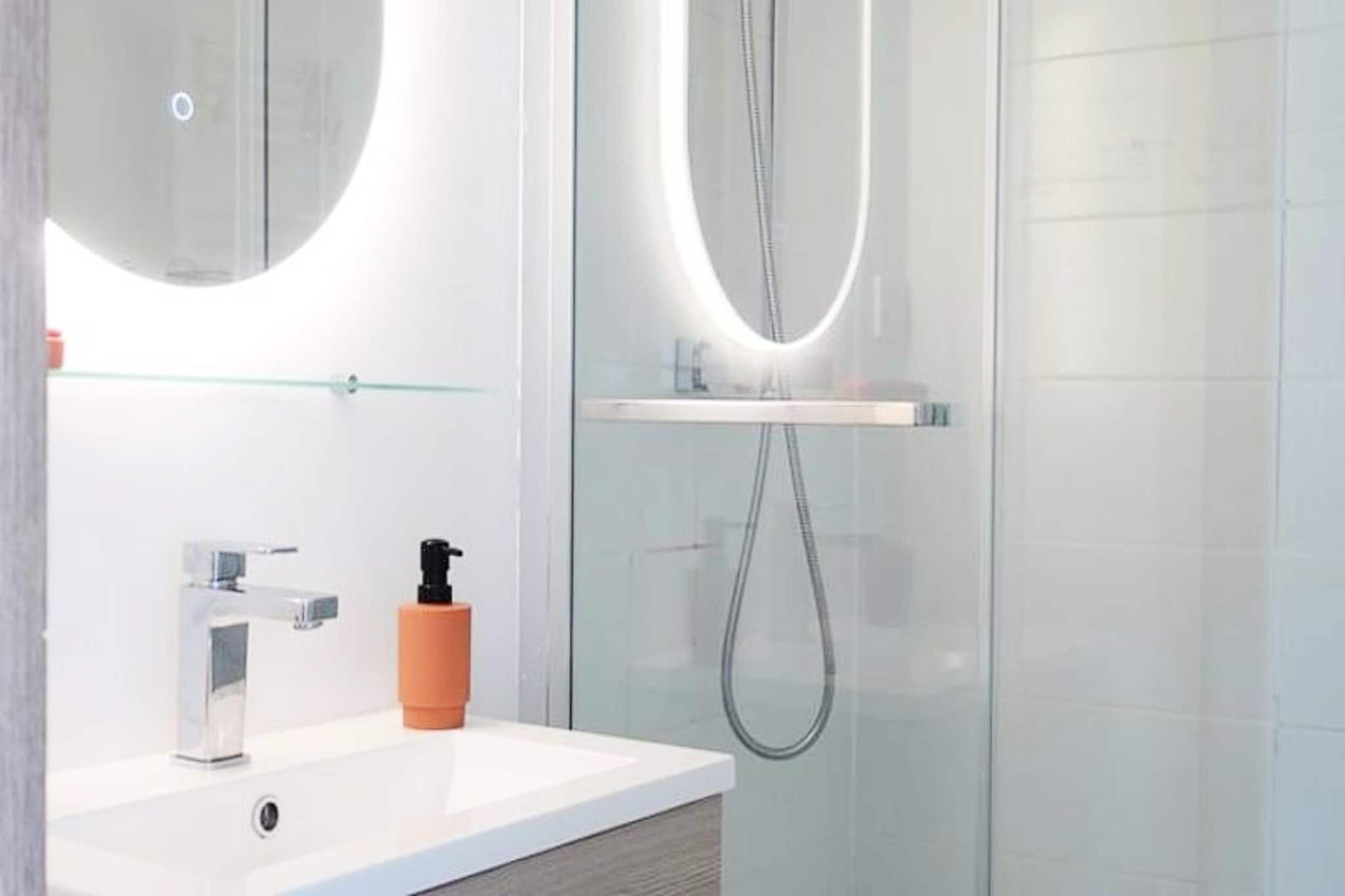 Résidence Menandiere-Bathroom