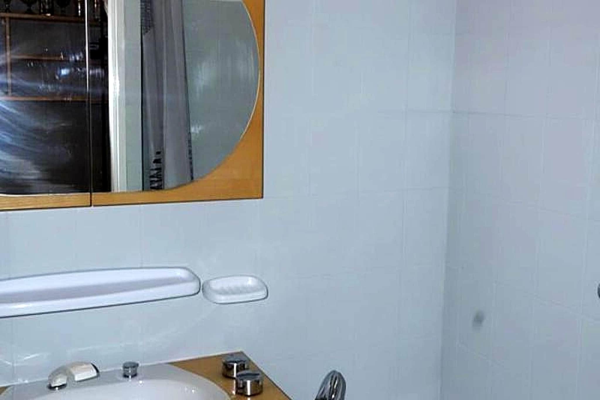 Résidence Menandiere-Bathroom