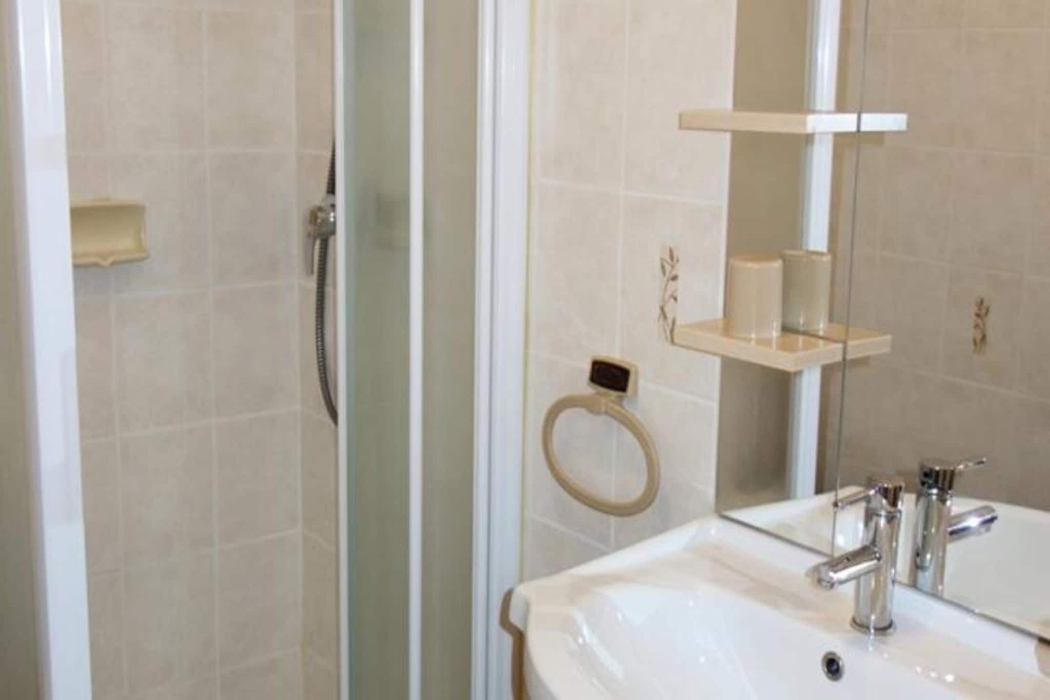 Résidence Choucas-Badkamer