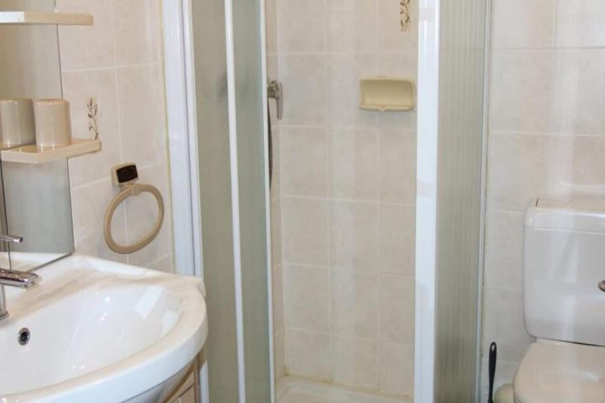 Résidence Choucas-Badkamer