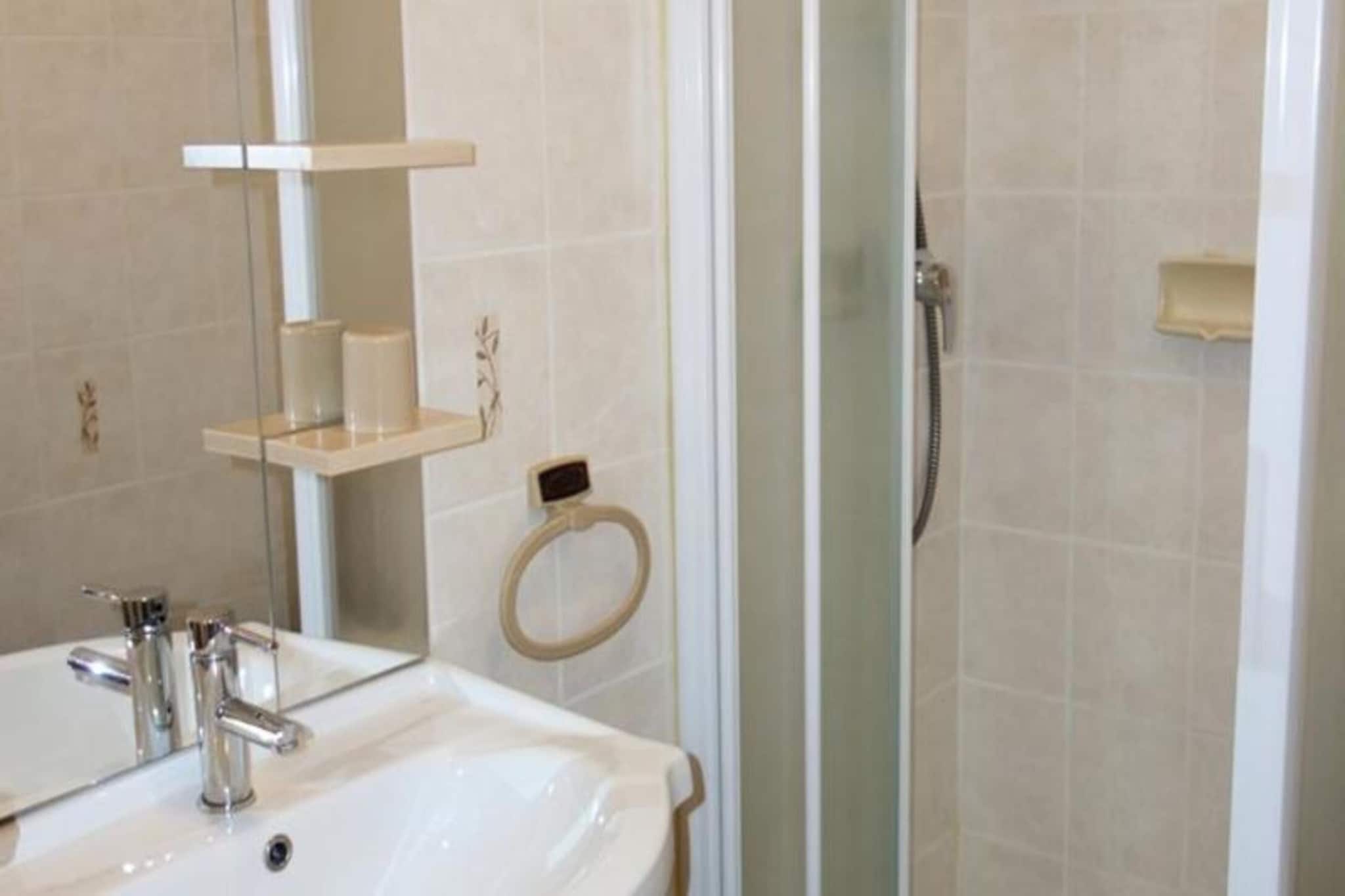 Résidence Choucas-Badkamer