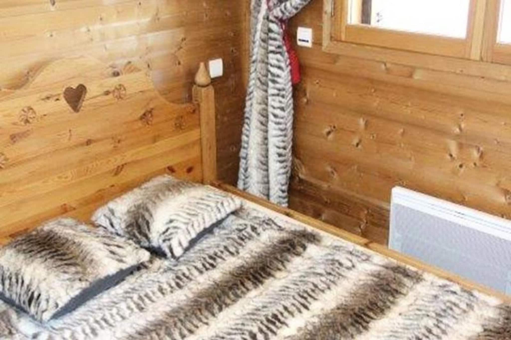 This luxury 29m² apartment, located in a newly built chalet, offers a cozy and elegant space for a relaxing stay. The living room is furnished with a comfortable 160 cm sofa bed and a TV, creating a perfect spot to unwind. The bedroom includes a double bed (140 cm), ideal for restful nights. The apartment is not pet-friendly, ensuring a quiet and tranquil atmosphere for all guests.

Situated at the top of the station, the apartment is conveniently located near the slopes, allowing for easy access to outdoor activities. Guests can enjoy stunning views from the south-facing balcony and are within close proximity to the resort’s cafes, restaurants, and shops. The vibrant local markets offer an opportunity to explore the region's culture and fresh produce, while nearby entertainment venues promise a lively atmosphere.

The apartment features a fully equipped kitchen in the living room, including a dishwasher, traditional oven, microwave, ceramic hob, and a large refrigerator. The bathroom offers a relaxing bathtub and a separate toilet for added convenience. A ski locker is also provided to store your gear securely. Bed linen, towels, and end-of-stay cleaning are not included, and the apartment is heated for added comfort during your stay.



