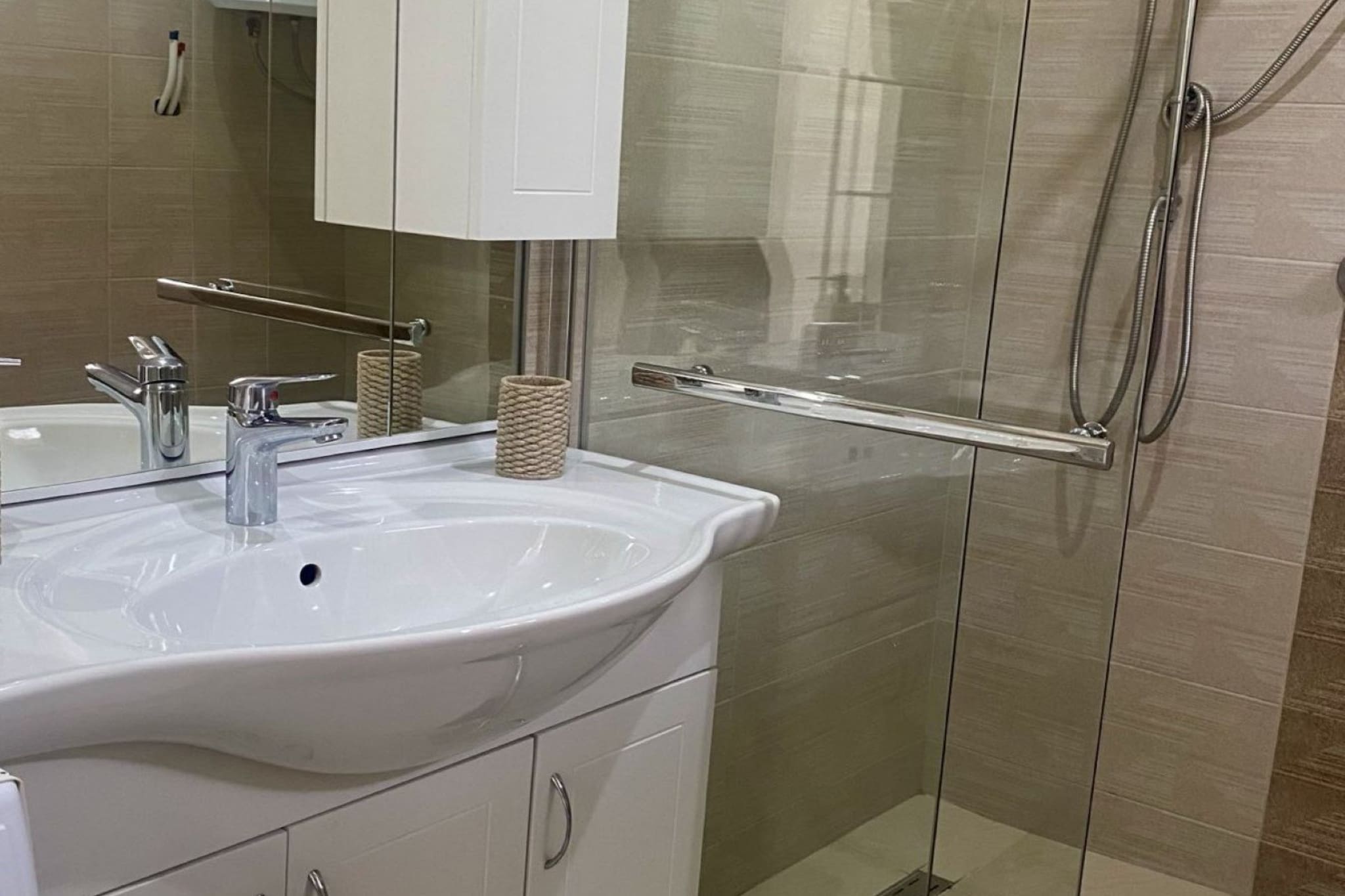 Luxury Lovran Apartments with Swimming Pool - Standard One Bedroom Apartment-Bathroom
