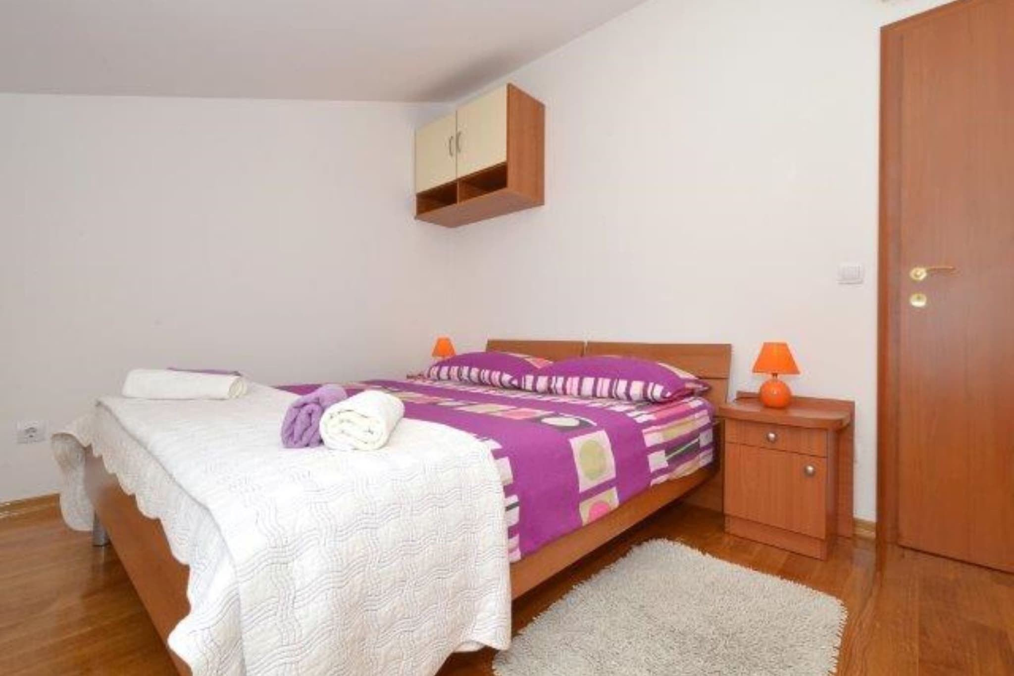 Bright Kaštela Apartment with Balcony and Private Parking - Two Bedroom Apartment-Chambre
