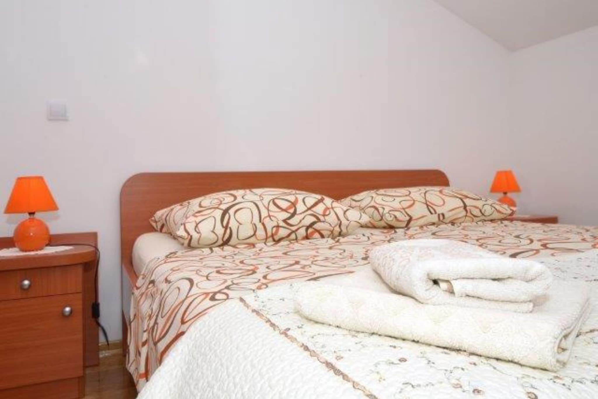 Bright Kaštela Apartment with Balcony and Private Parking - Two Bedroom Apartment-Chambre