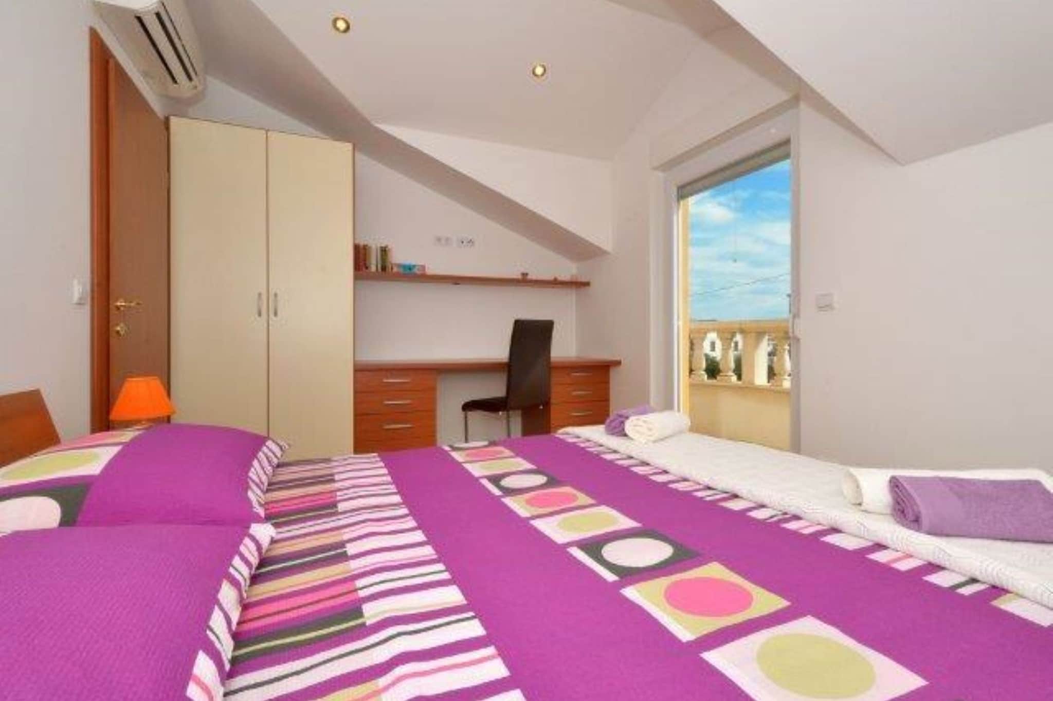 Bright Kaštela Apartment with Balcony and Private Parking - Two Bedroom Apartment-Chambre