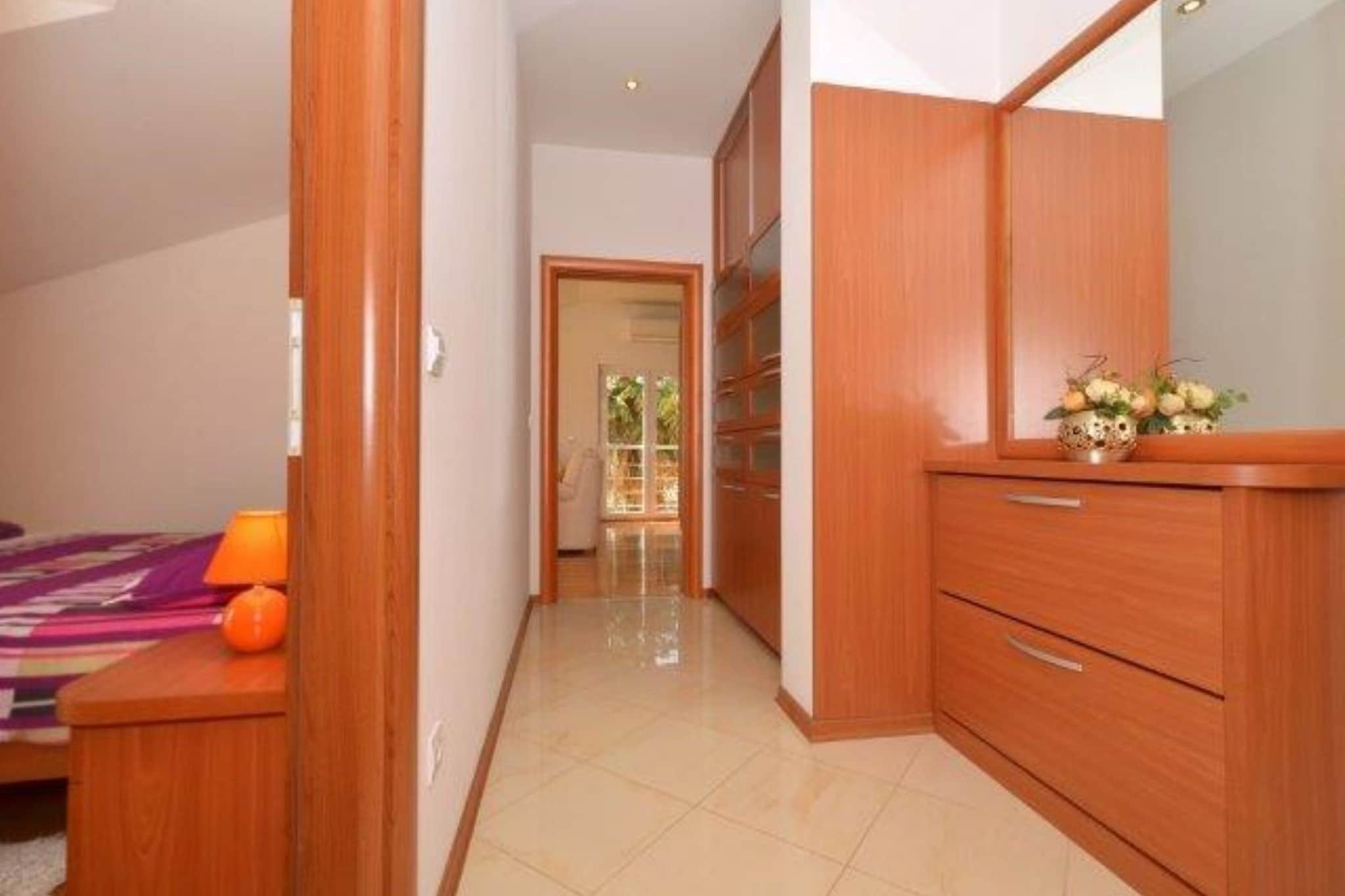 Bright Kaštela Apartment with Balcony and Private Parking - Two Bedroom Apartment-Chambre