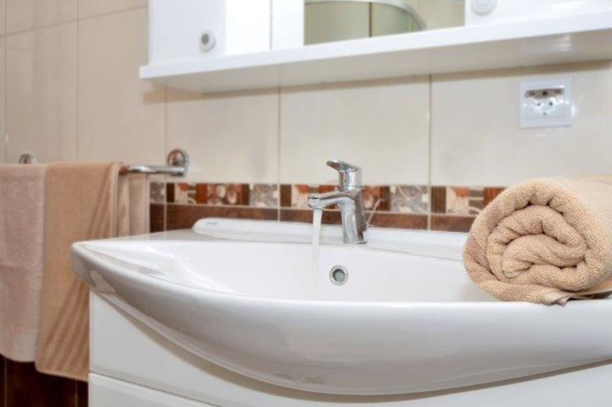 Bright Kaštela Apartment with Balcony and Private Parking - Two Bedroom Apartment-Salle de bain