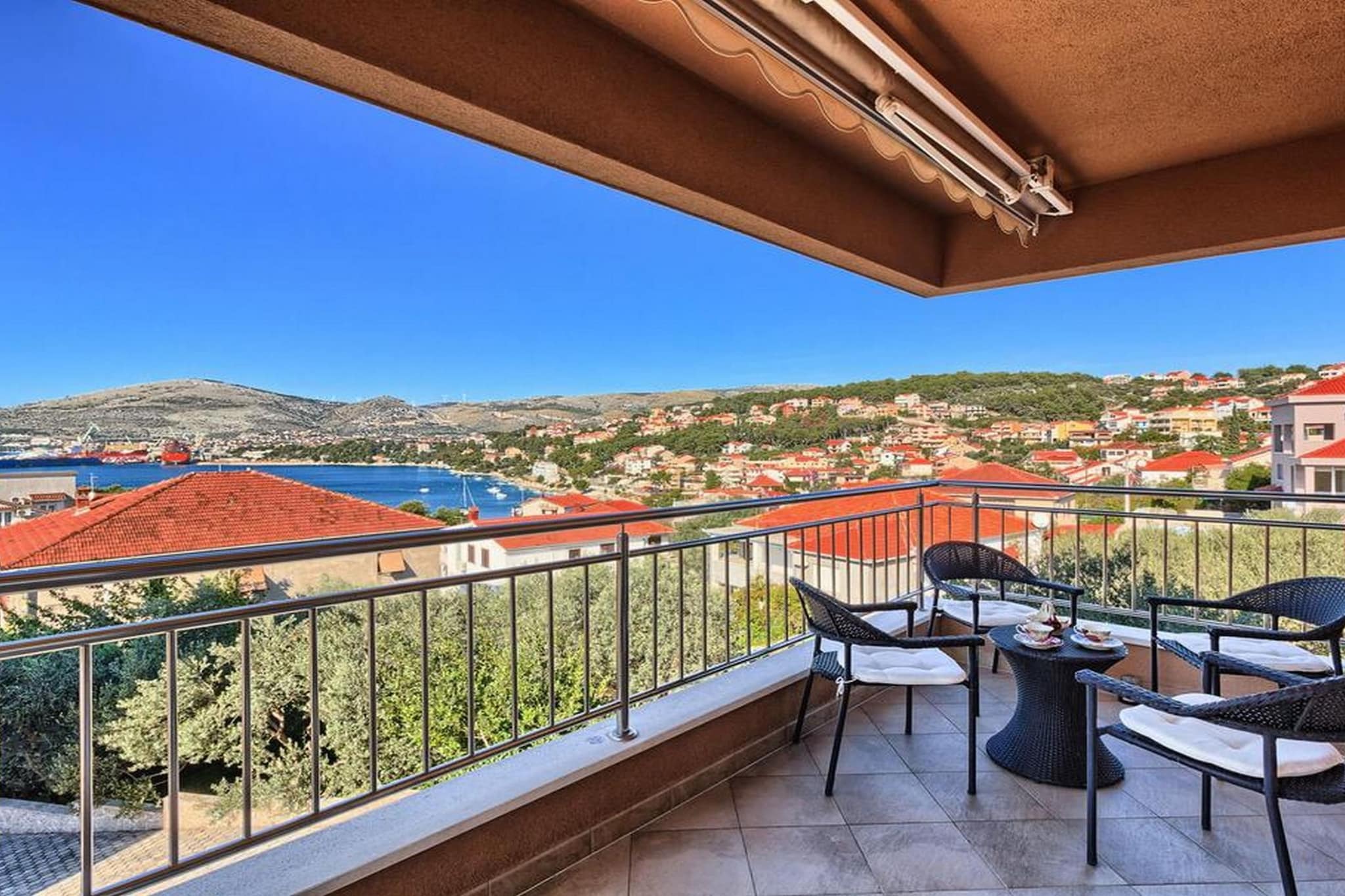 Luxury Apartment Okrug Gornji with Sea View and Pool - Three Bedroom Apartment with Sea View and Pool-Terrace balcony