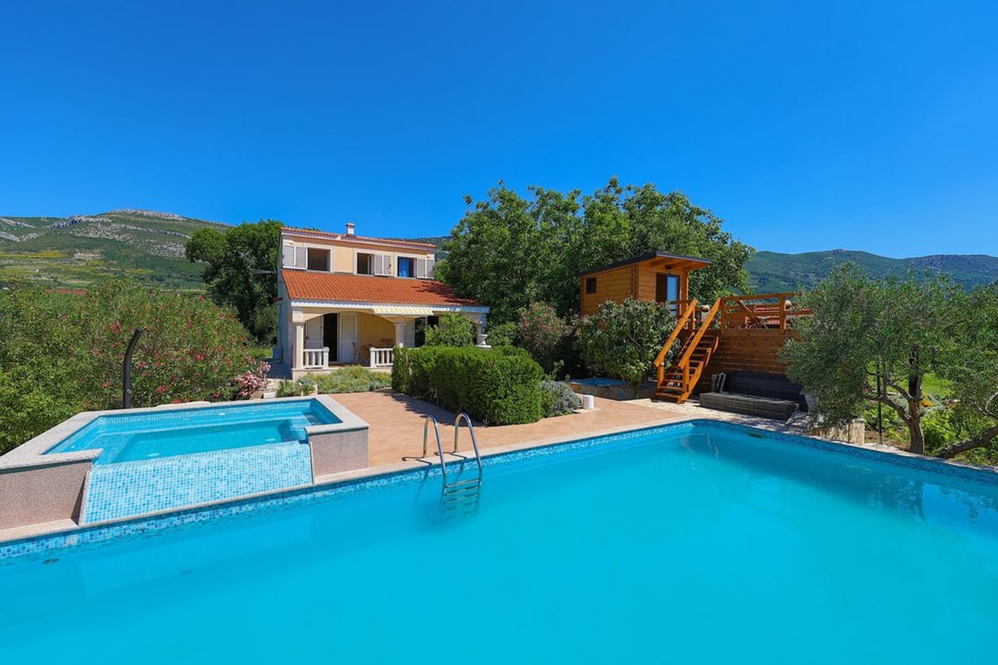 Picturesque Escape Holiday Home with Pool and Sauna - Four Bedroom Holiday Home with Sauna and Pool-Pool