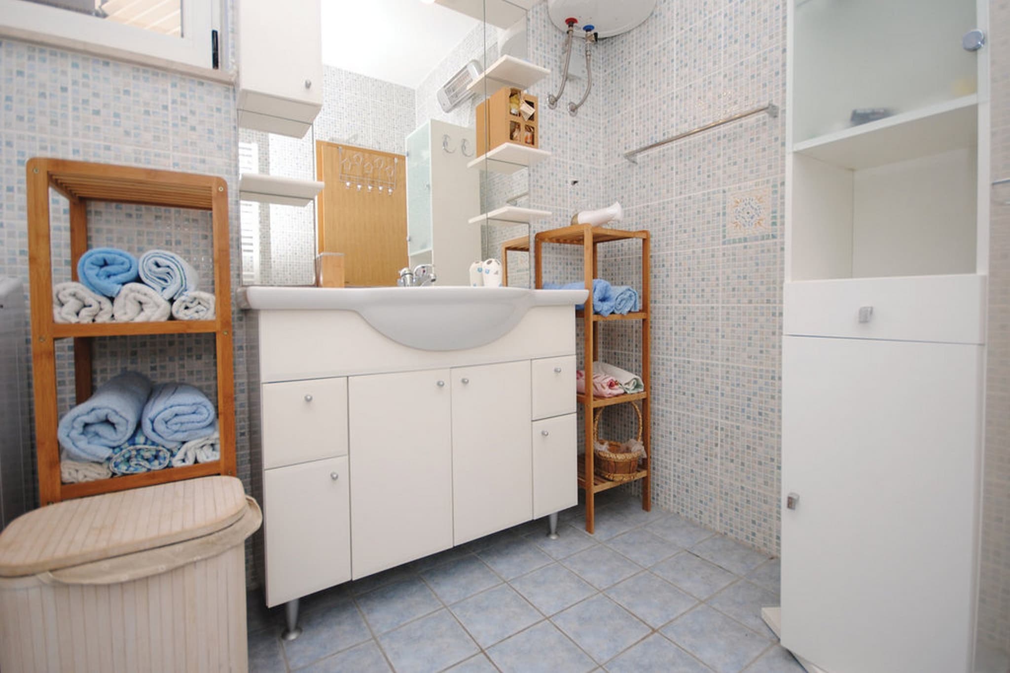 Picturesque Escape Holiday Home with Pool and Sauna - Four Bedroom Holiday Home with Sauna and Pool-Bathroom