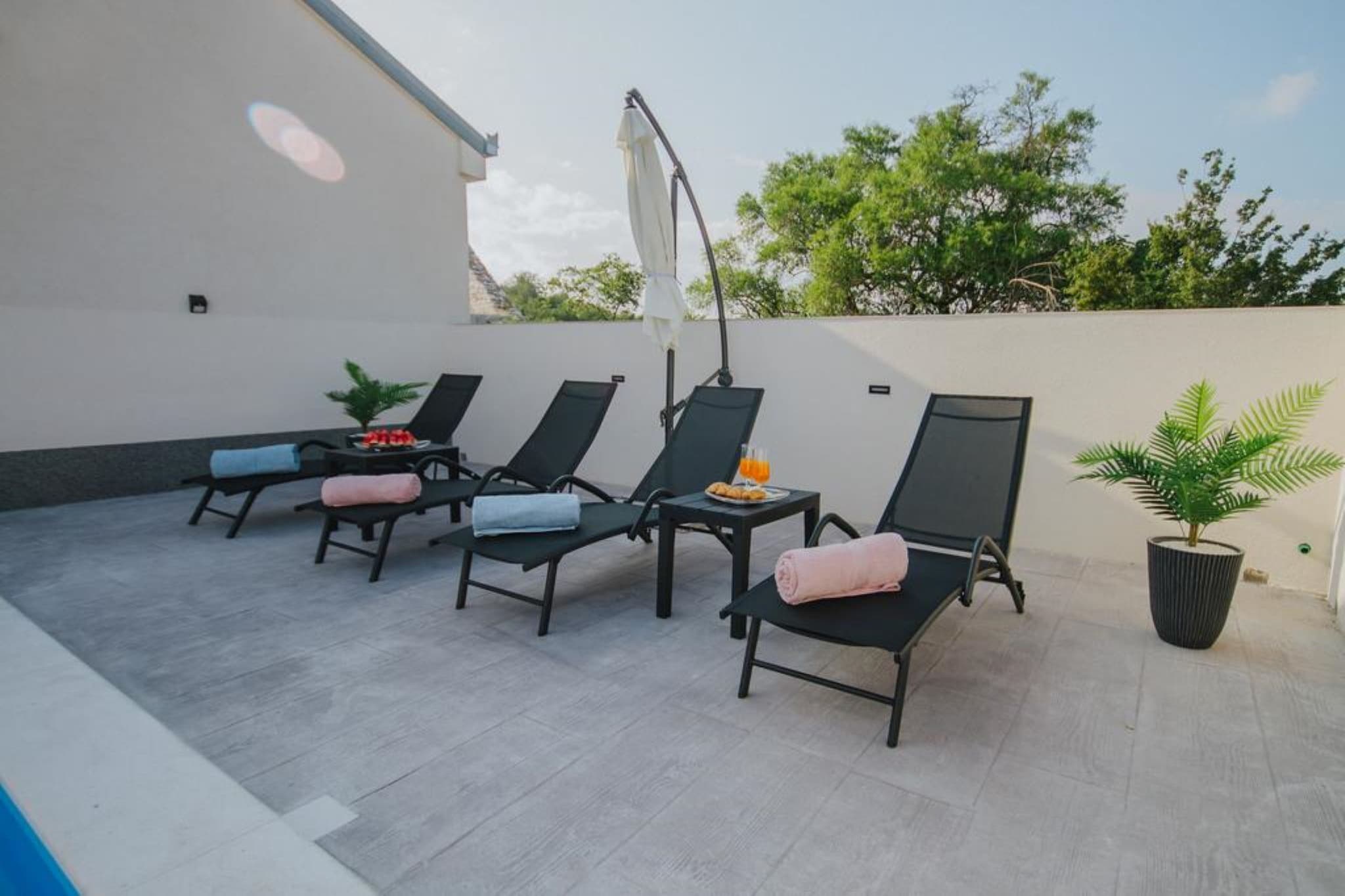 Tranquil Getaway Villa Prapatnica with Pool and Garden - Three  Bedroom Villa with Pool-Terrace