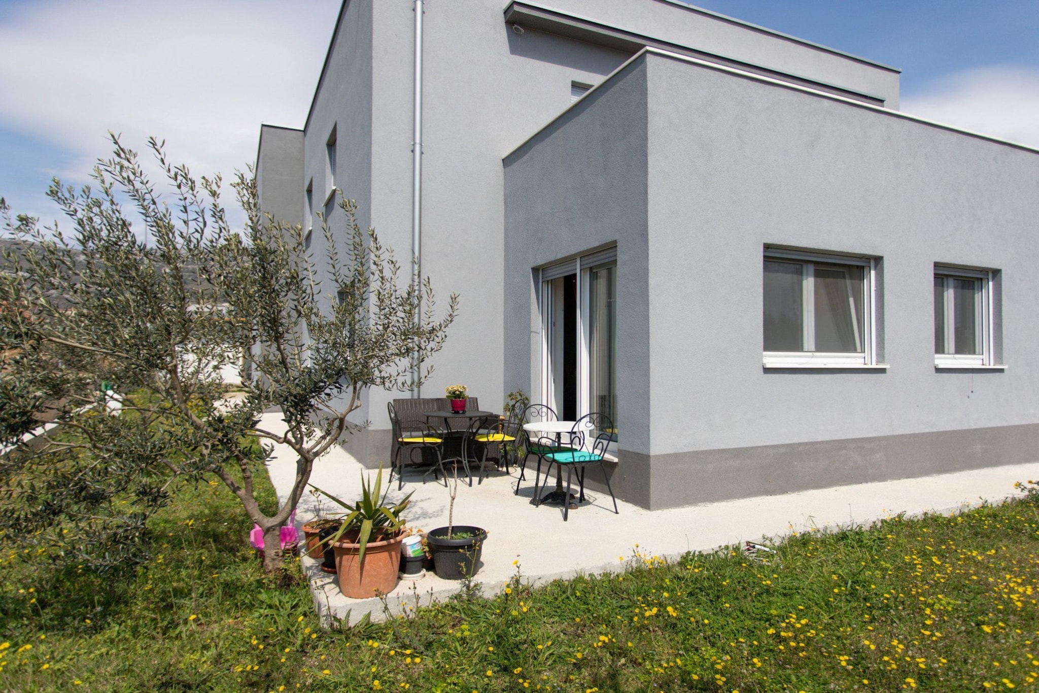 Trendy and Chic Apartment with Terrace and Private Garden - One Bedroom Apartment-Extérieur
