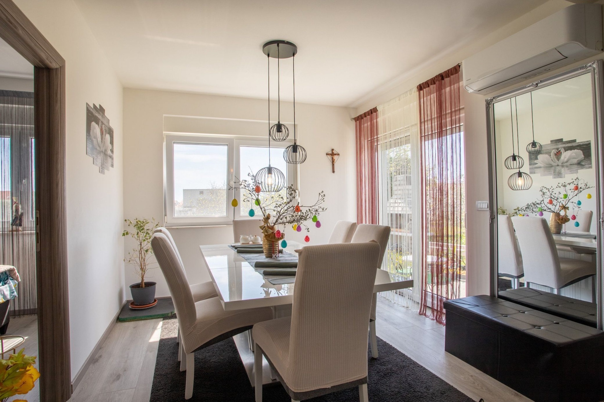 Trendy and Chic Apartment with Terrace and Private Garden - One Bedroom Apartment-Salle à manger