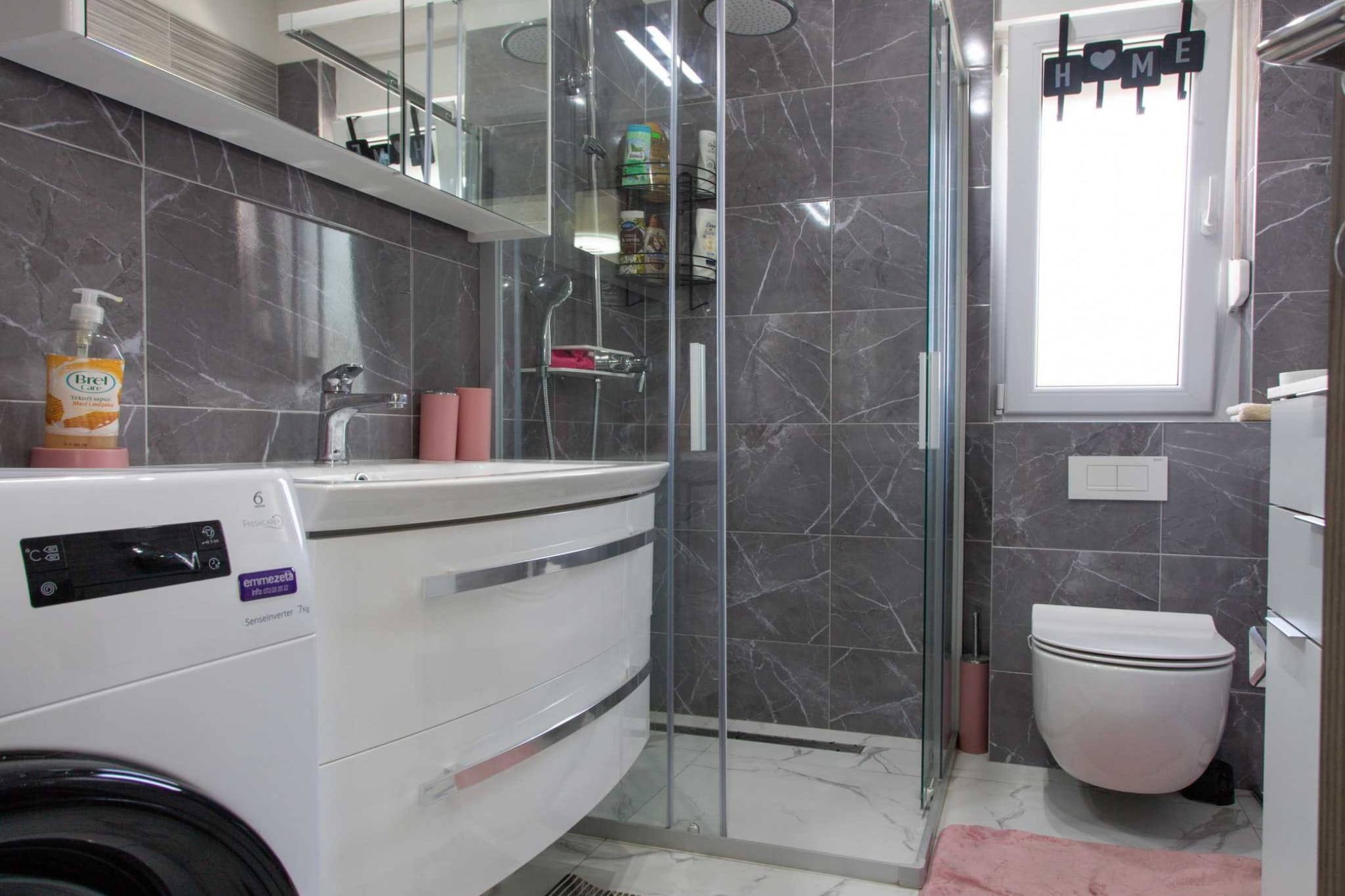 Trendy and Chic Apartment with Terrace and Private Garden - One Bedroom Apartment-Salle de bain