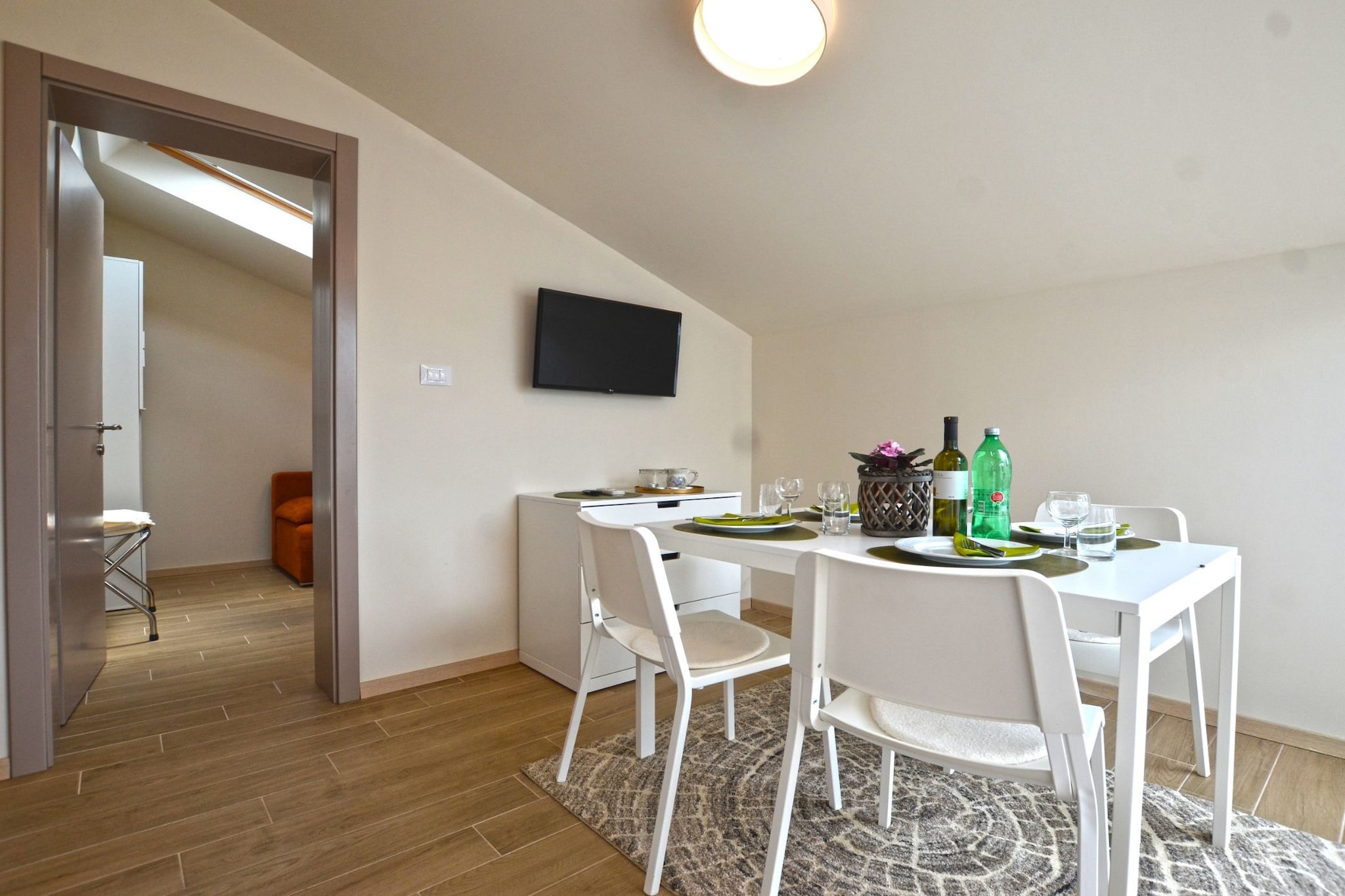 Tranquil Getaway with Shared Pool in Bale - One Bedroom Apartment-Esszimmer