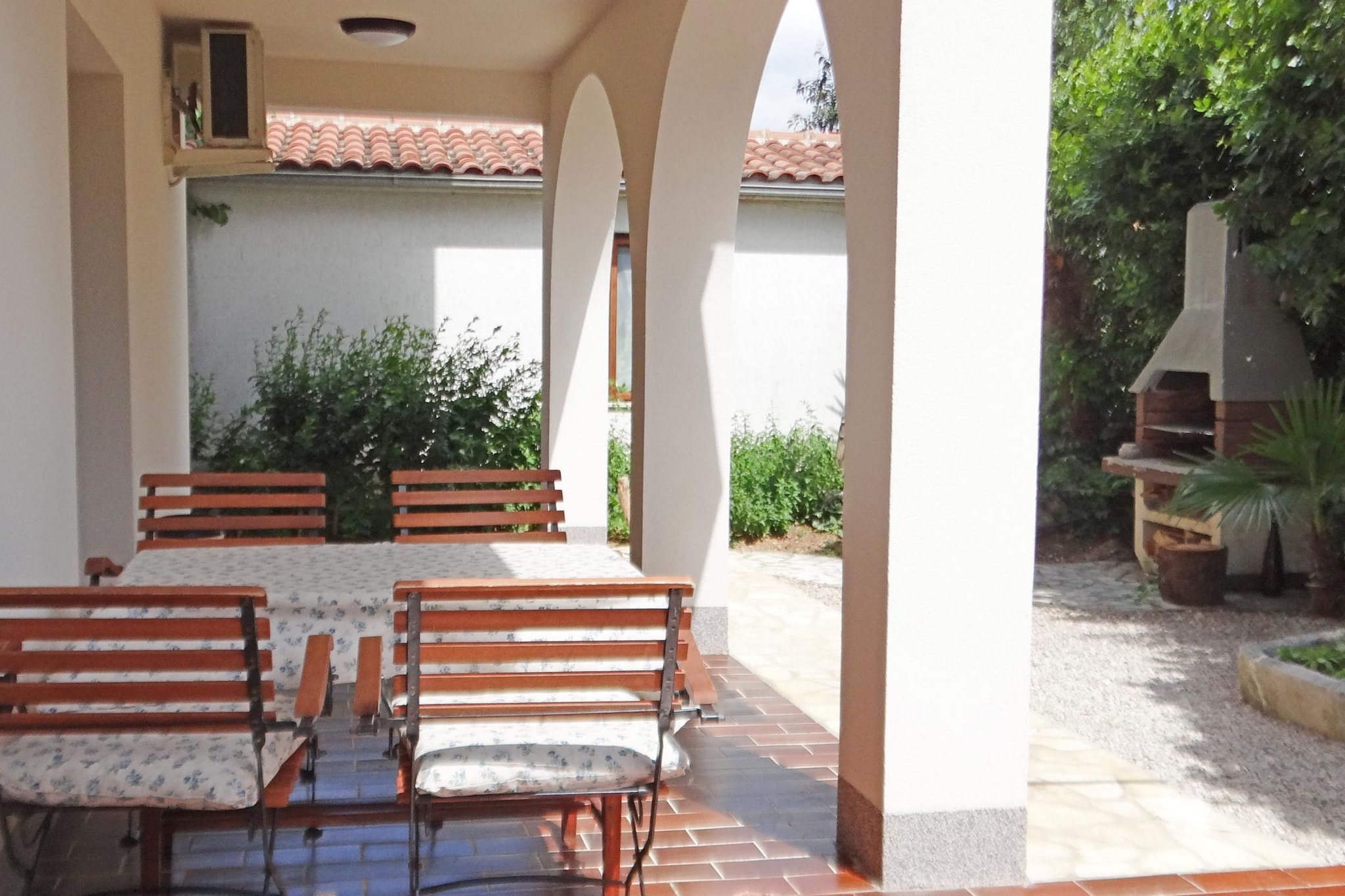 Scenic and Refined Krk Apartment with Terrace - One Bedroom Apartment with Terrace-Buitenlucht