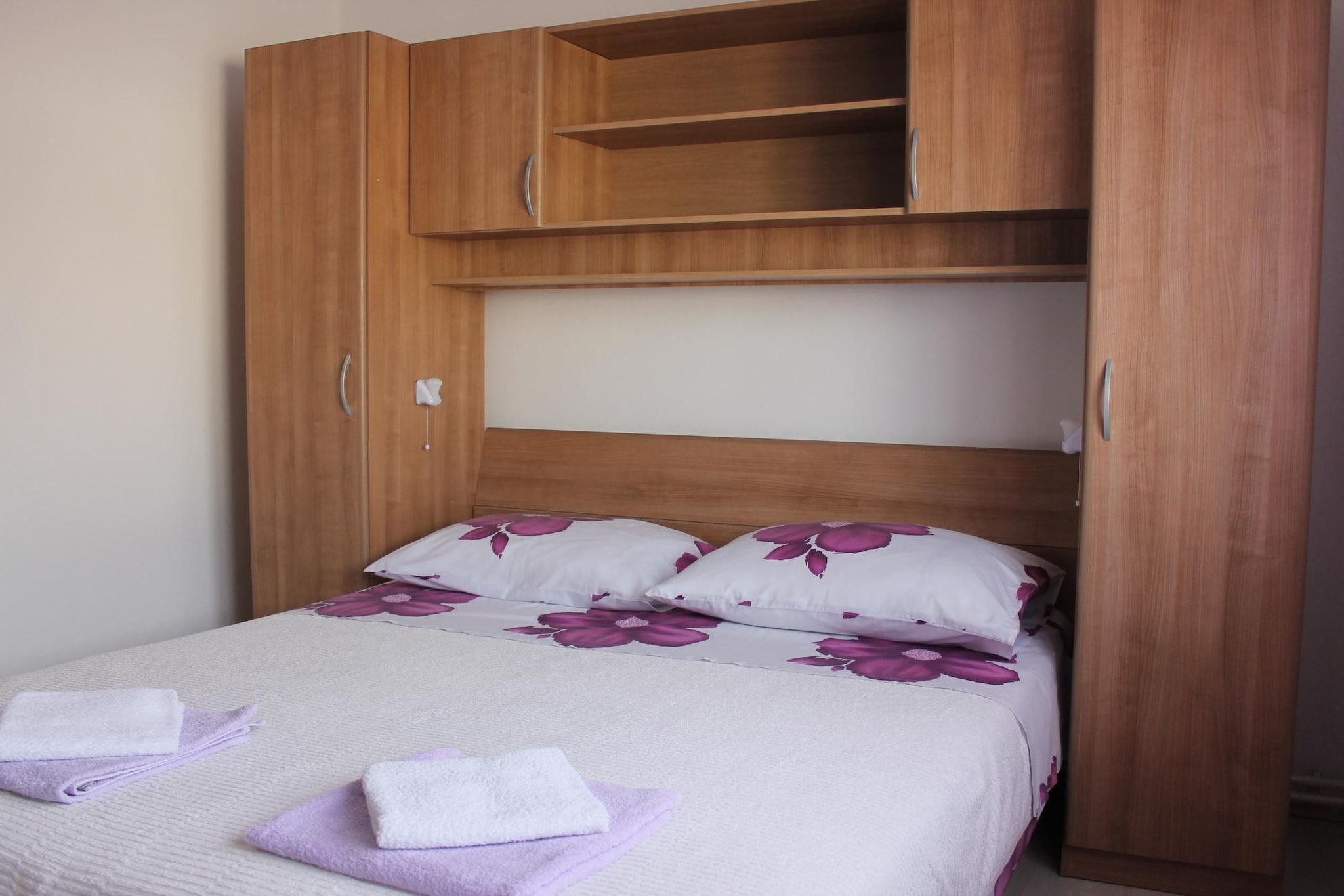 Serene Sea View Krk Apartment with Balcony - Two Bedroom Apartment with Sea View and Balcony-Slaapkamer