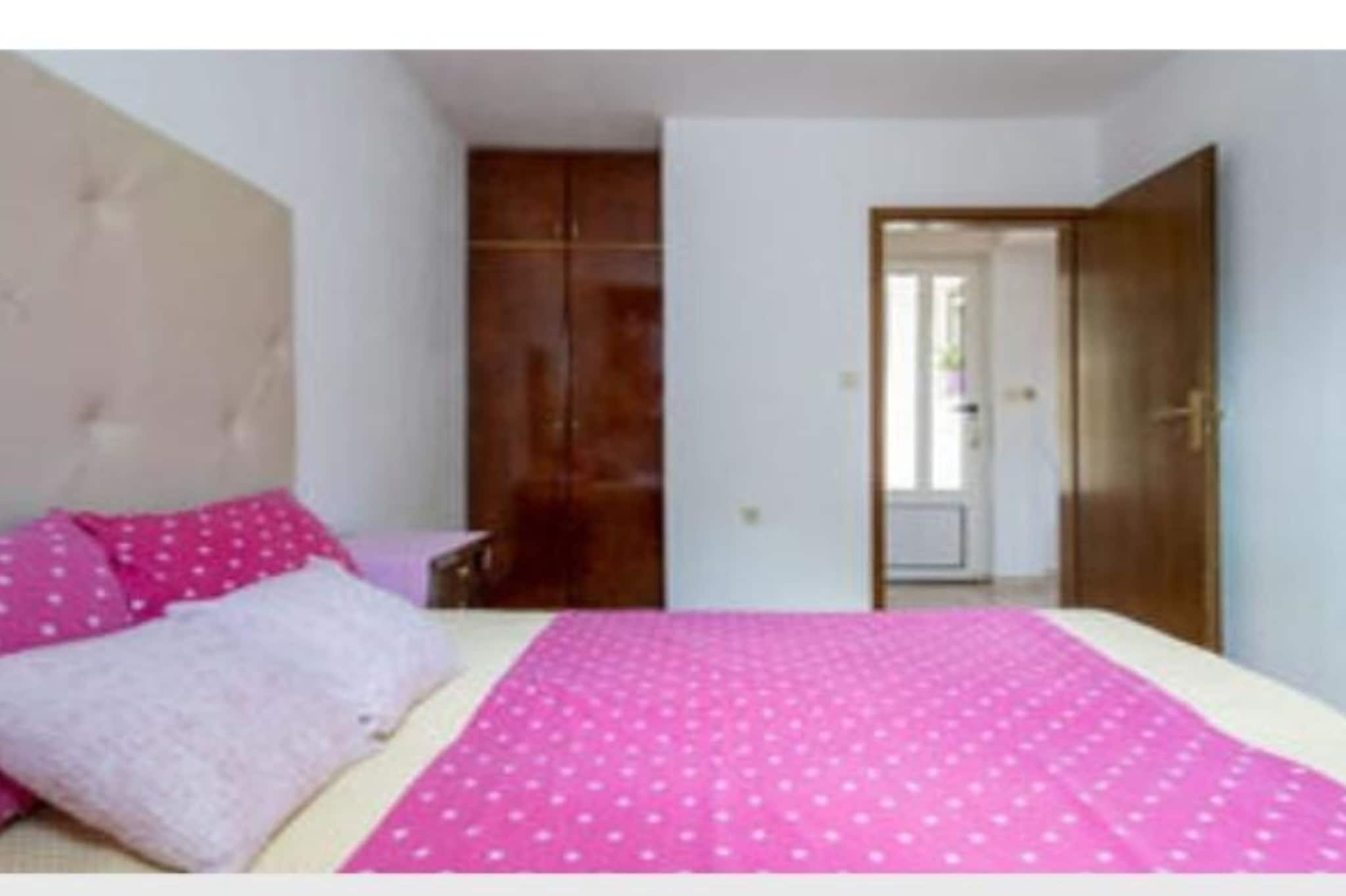 Three-Bedroom Apartment-Slaapkamer