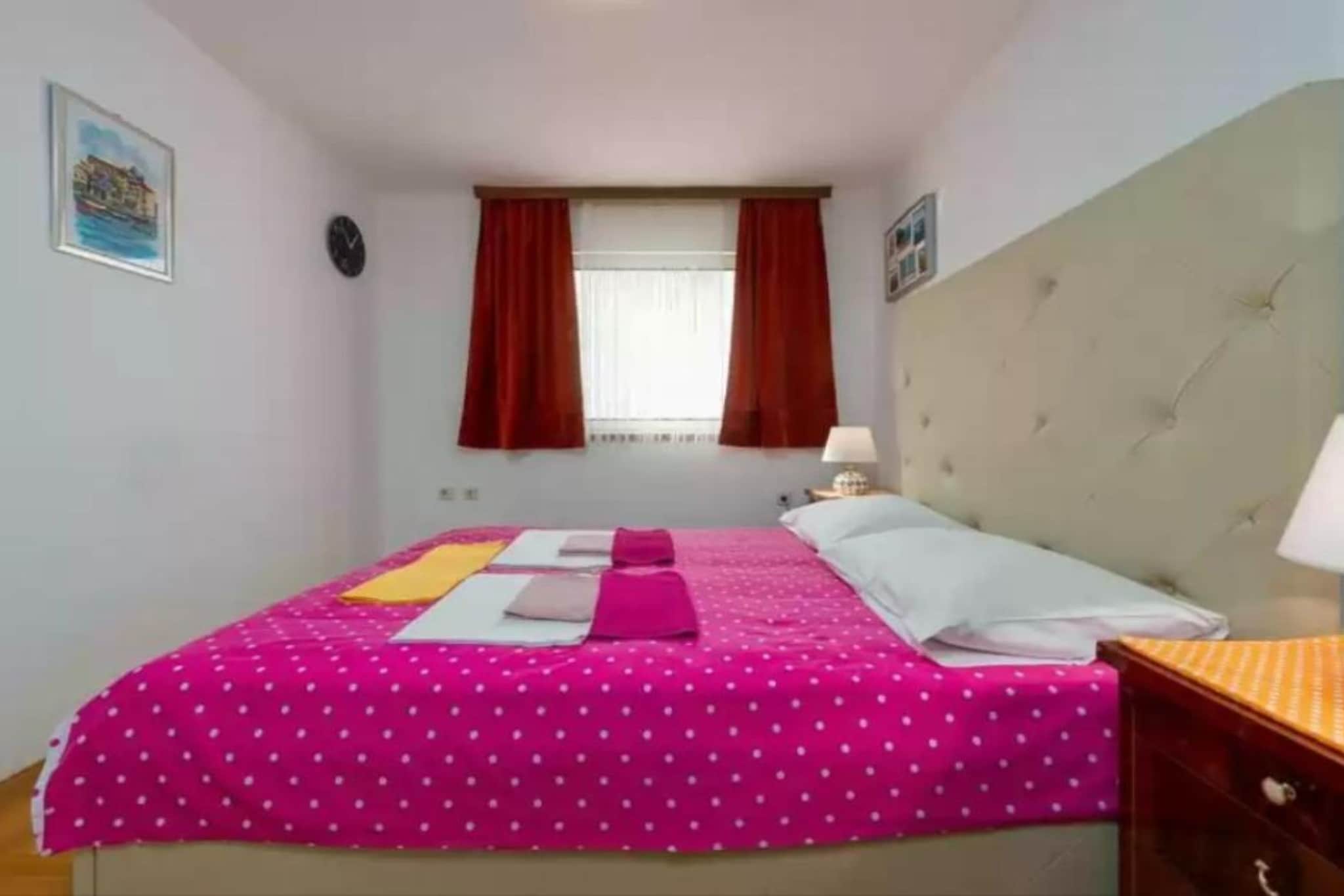 Three-Bedroom Apartment-Slaapkamer
