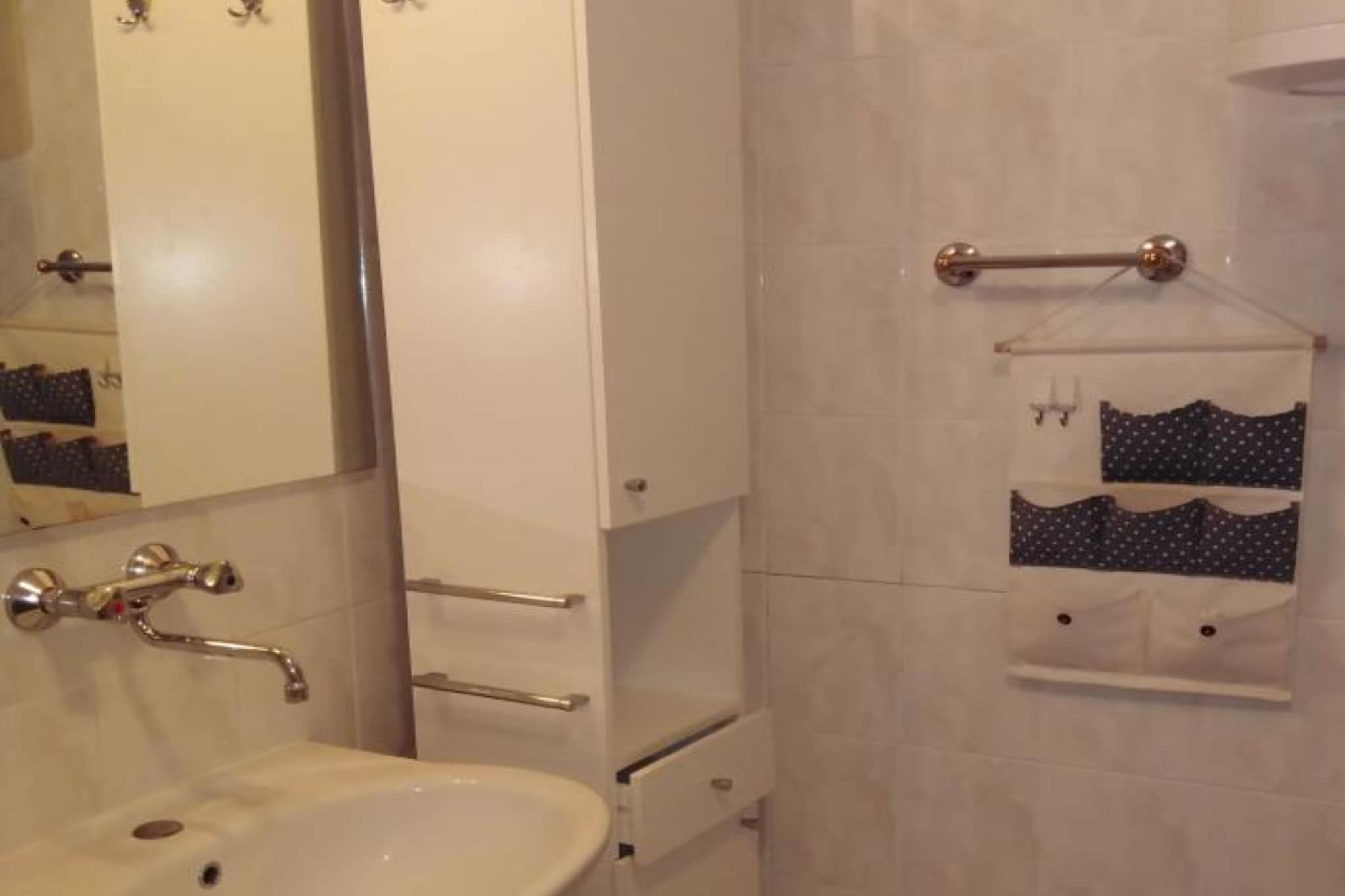 Three-Bedroom Apartment-Badkamer