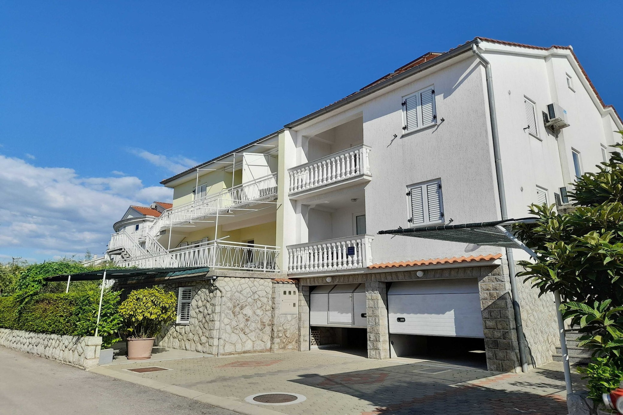 Refined and Timeless Krk Apartment with Terrace - Two Bedroom Apartment with Terrace-Buitenlucht