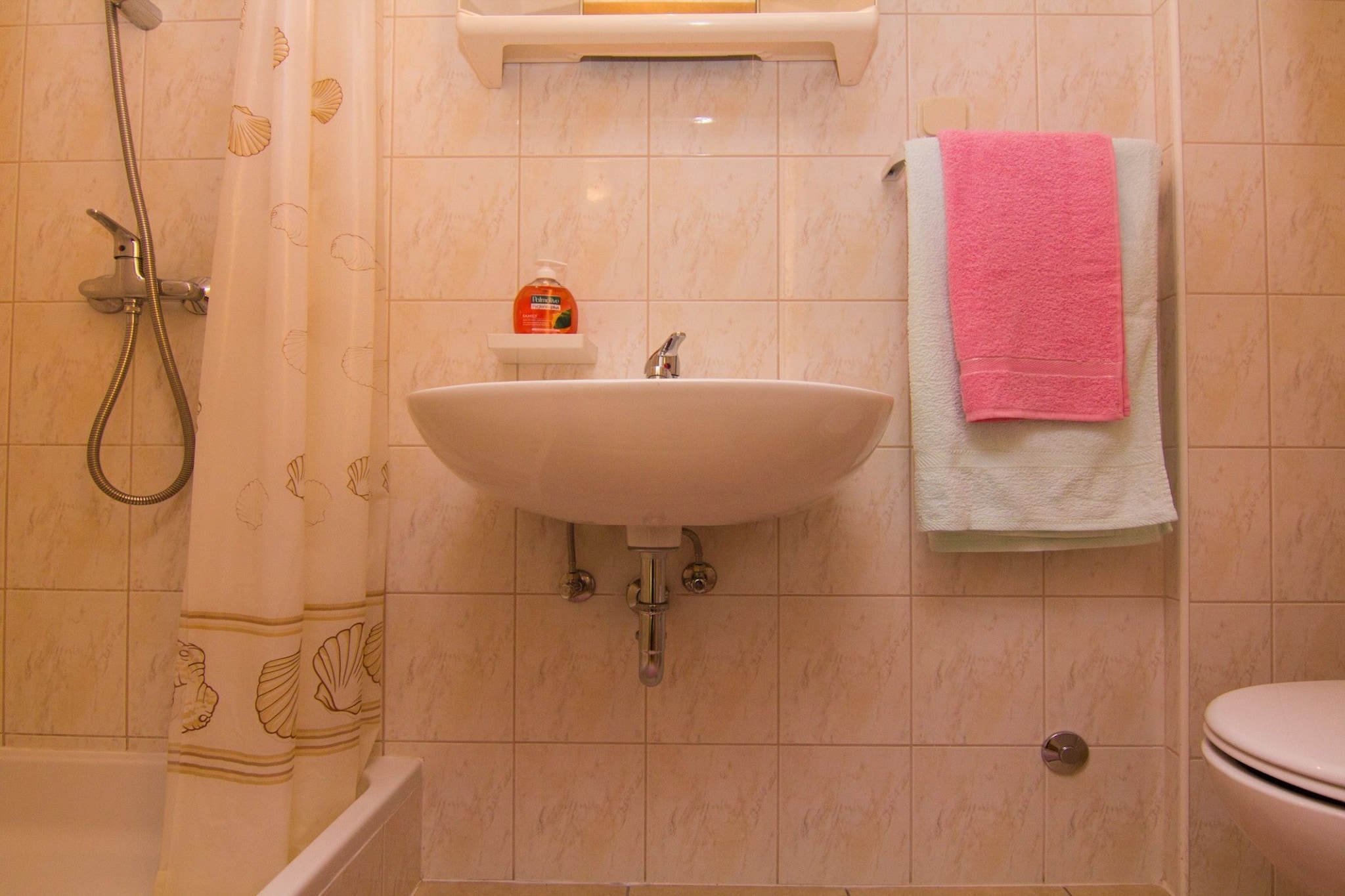 Refined and Timeless Krk Apartment with Terrace - Two Bedroom Apartment with Terrace-Badkamer