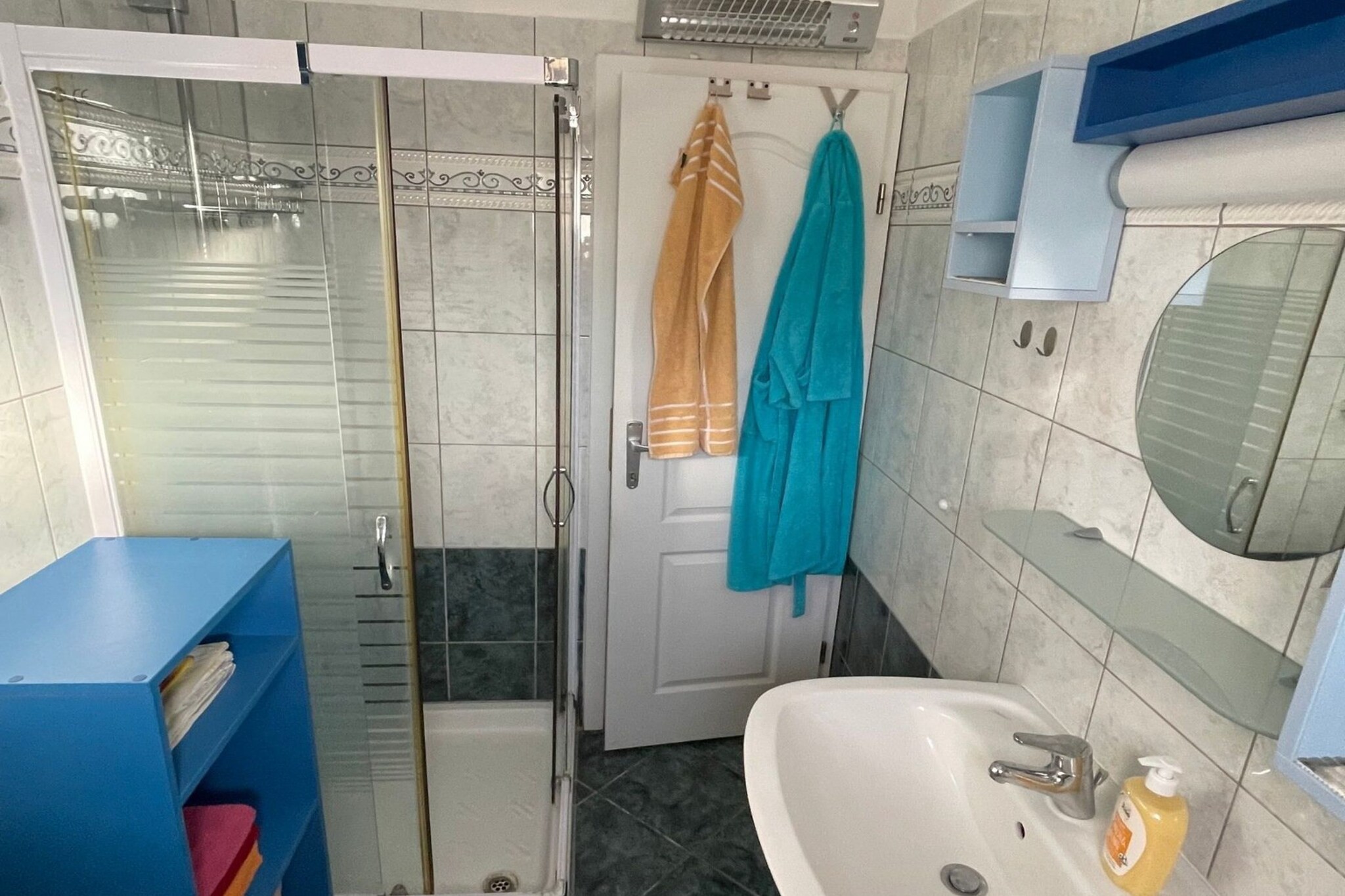 Classic and Modern Umag Apartment with Terrace and BBQ - Two Bedroom Apartment with Terrace-Bathroom