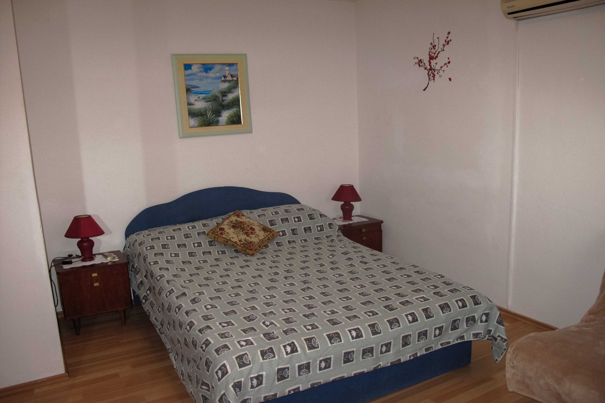 Bright and Modern: Fully Furnished Krk Apartments with Private Parking - One Bedroom Apartment