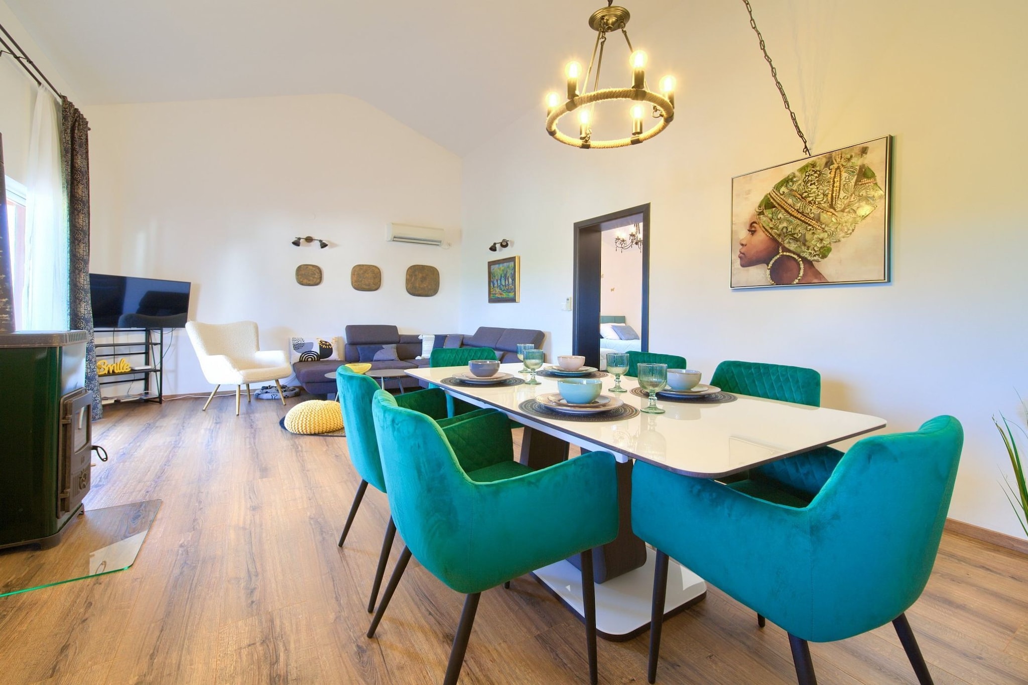 Elegant and Vibrant Apartment with Terrace and Sea View - Two Bedroom Apartment with Terrace and Sea View-Esszimmer