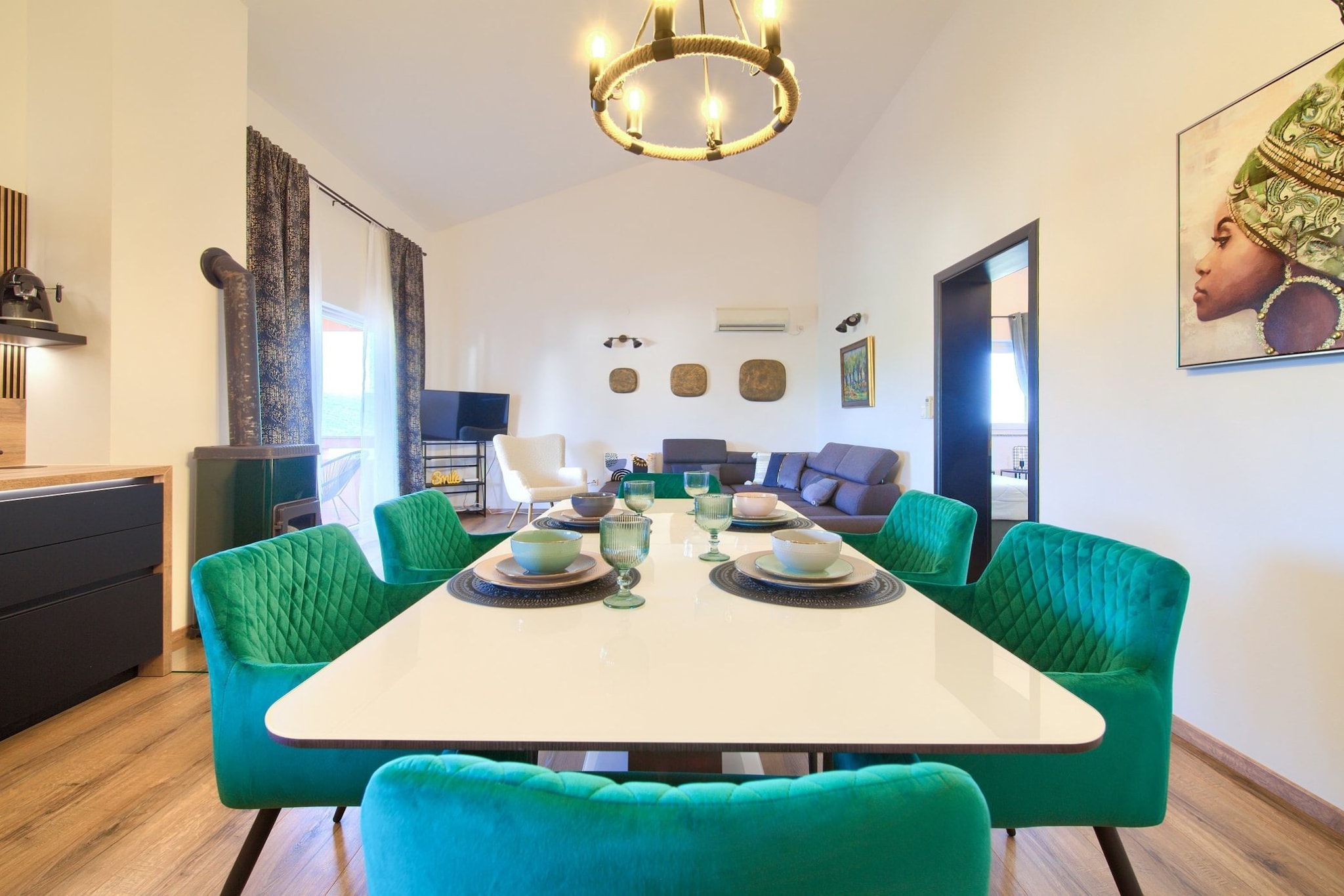 Elegant and Vibrant Apartment with Terrace and Sea View - Two Bedroom Apartment with Terrace and Sea View-Esszimmer