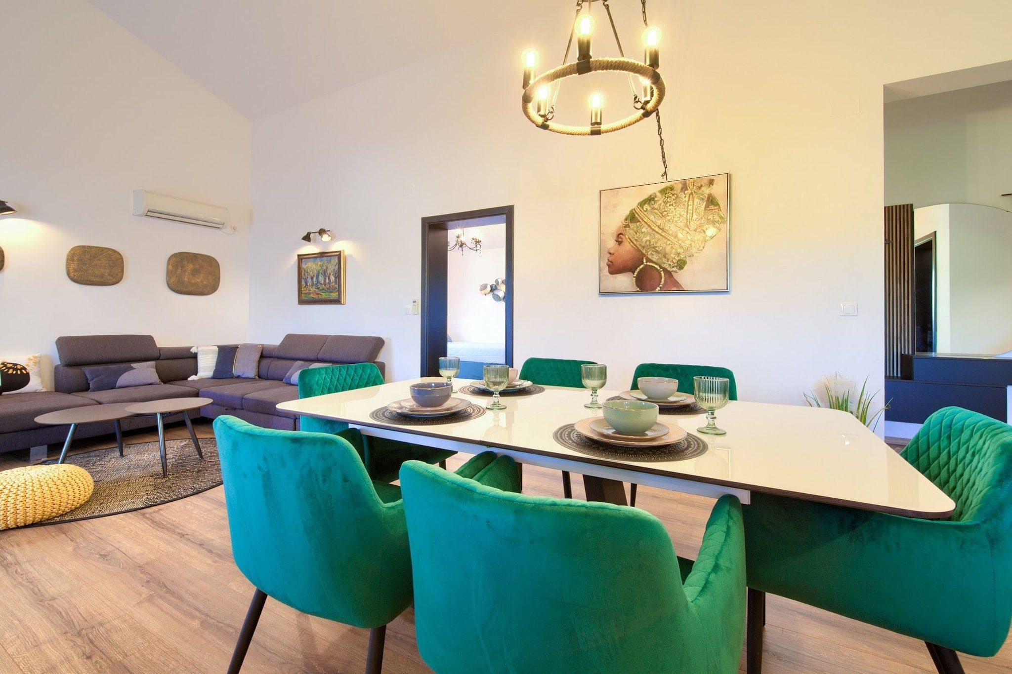 Elegant and Vibrant Apartment with Terrace and Sea View - Two Bedroom Apartment with Terrace and Sea View-Esszimmer