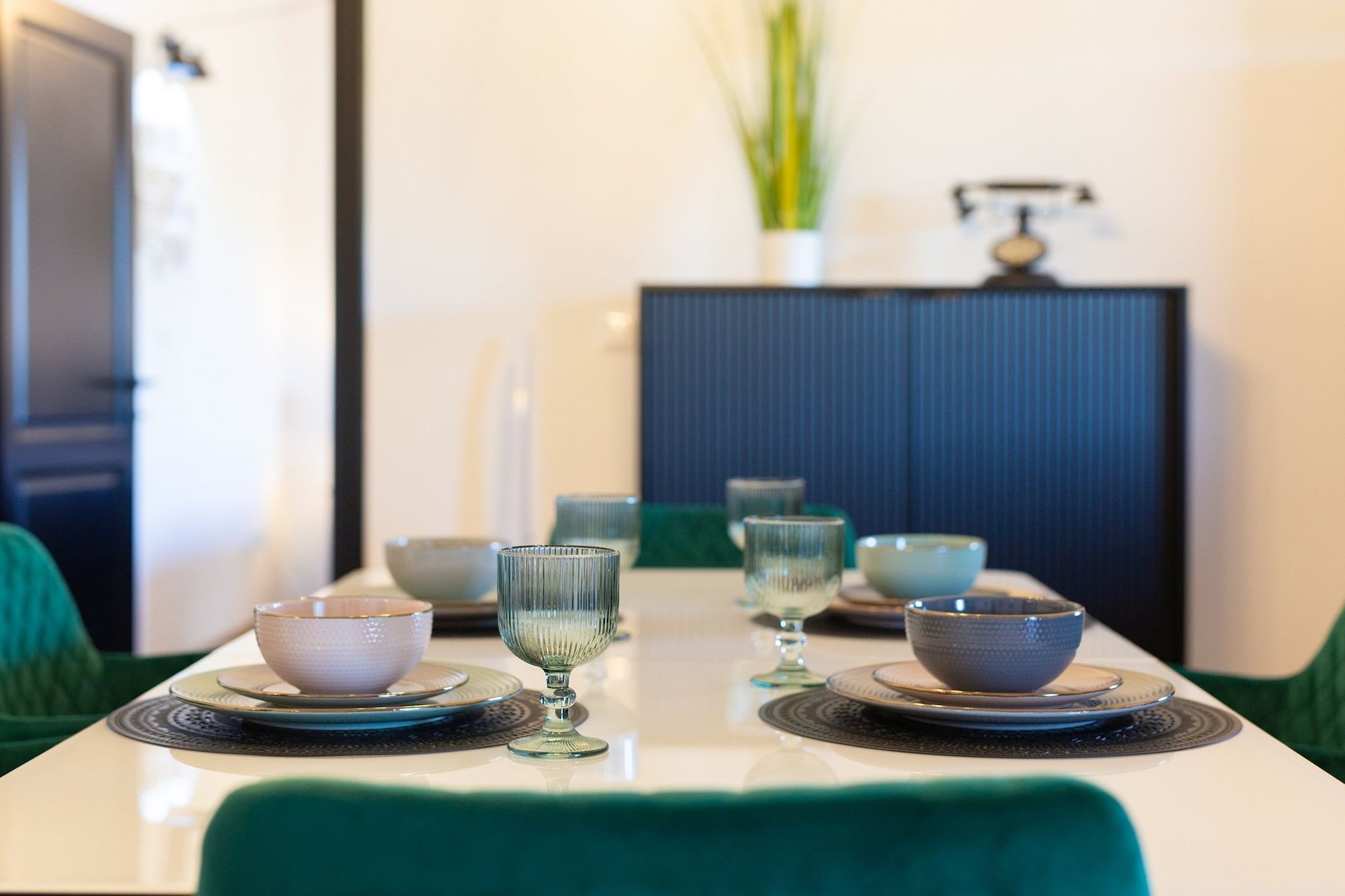 Elegant and Vibrant Apartment with Terrace and Sea View - Two Bedroom Apartment with Terrace and Sea View-Esszimmer