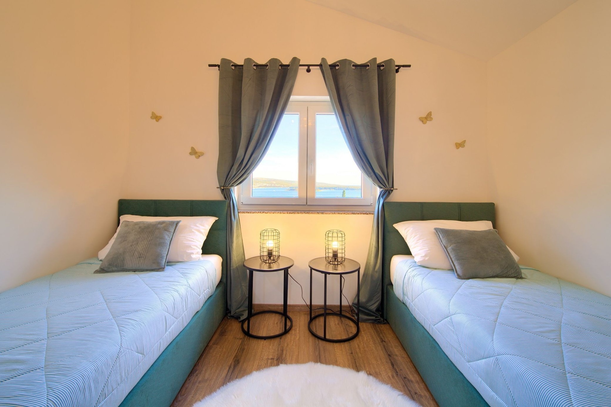 Elegant and Vibrant Apartment with Terrace and Sea View - Two Bedroom Apartment with Terrace and Sea View-Schlafzimmer