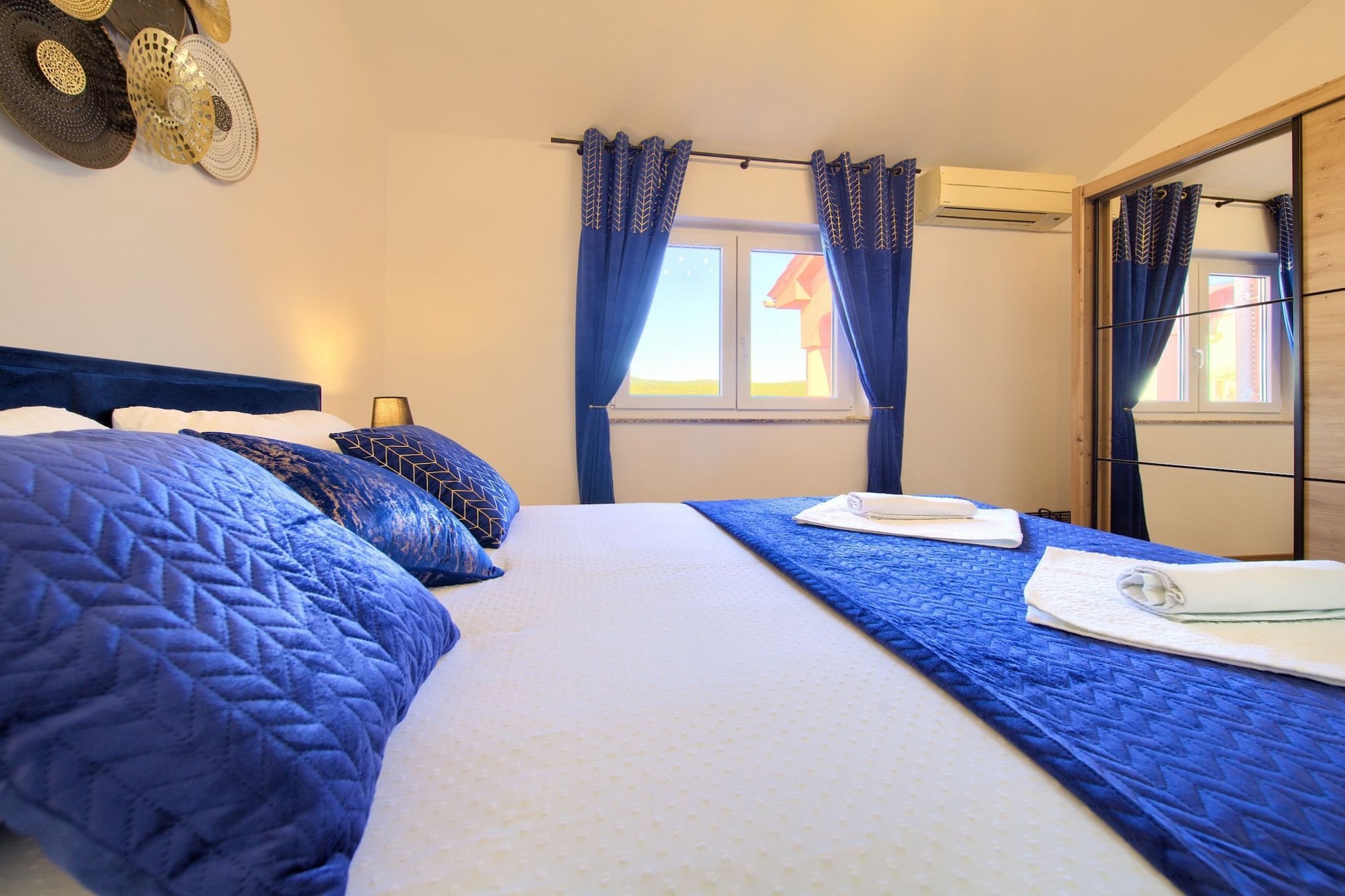 Elegant and Vibrant Apartment with Terrace and Sea View - Two Bedroom Apartment with Terrace and Sea View-Schlafzimmer