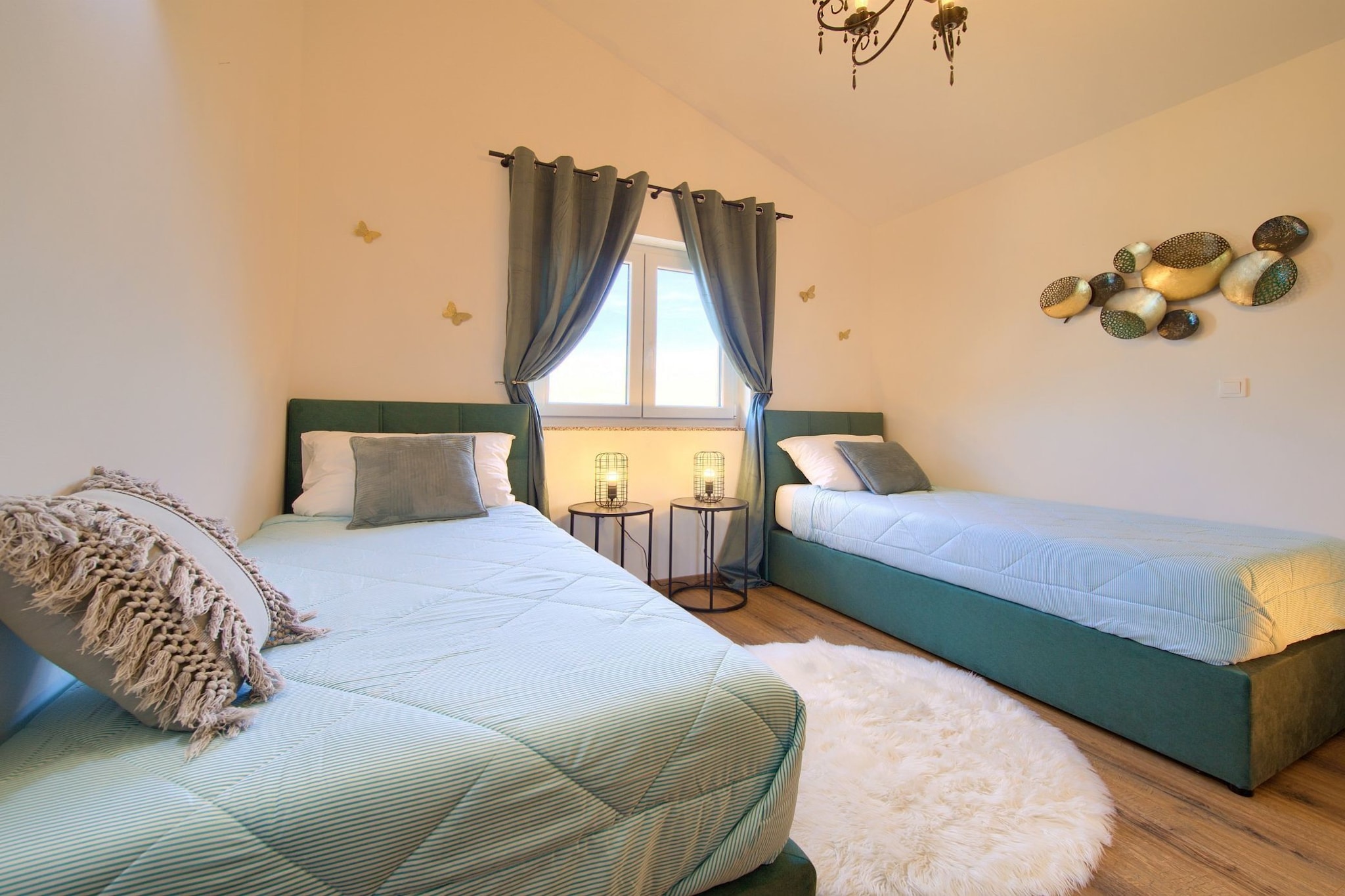 Elegant and Vibrant Apartment with Terrace and Sea View - Two Bedroom Apartment with Terrace and Sea View-Schlafzimmer