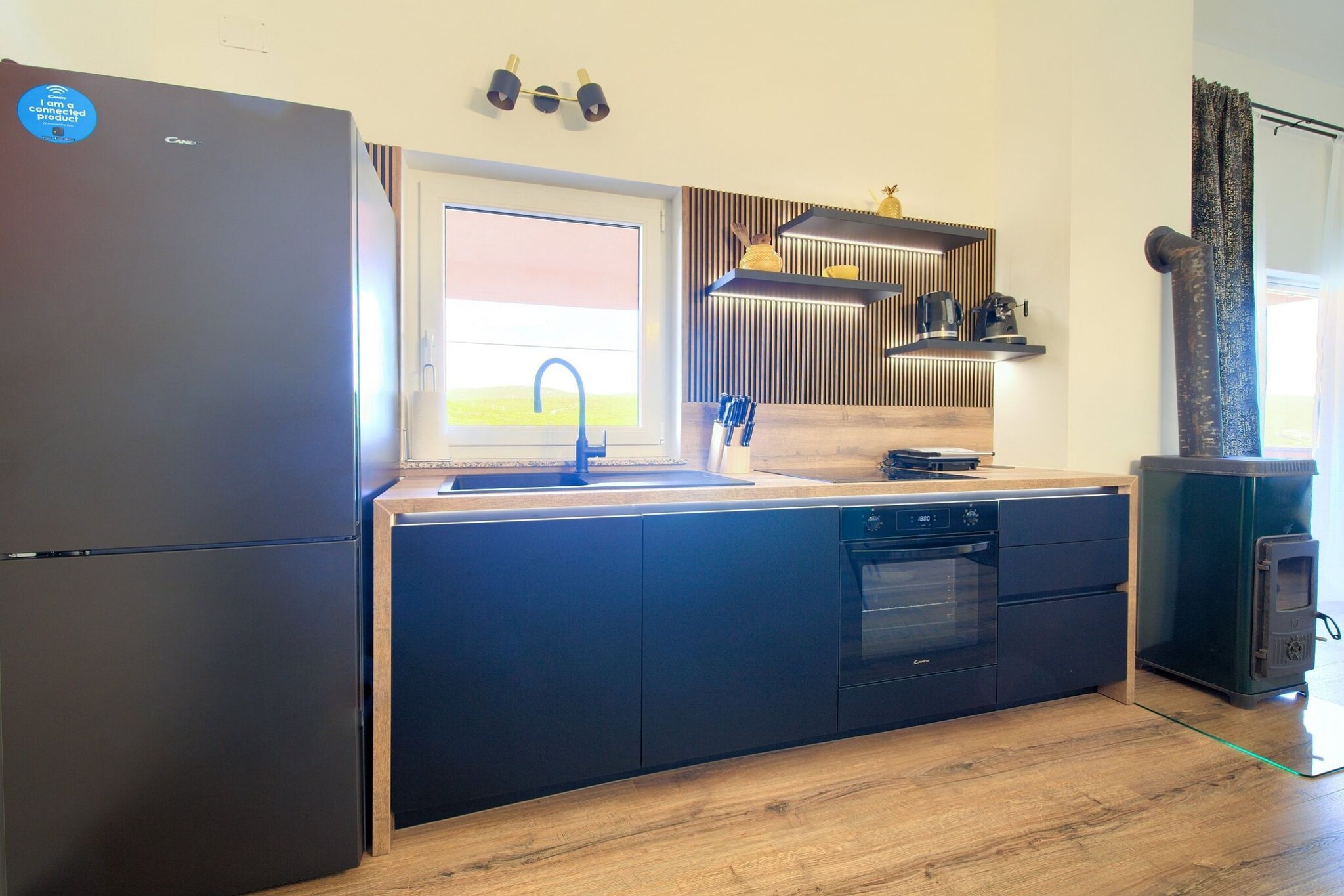 Elegant and Vibrant Apartment with Terrace and Sea View - Two Bedroom Apartment with Terrace and Sea View-Küche