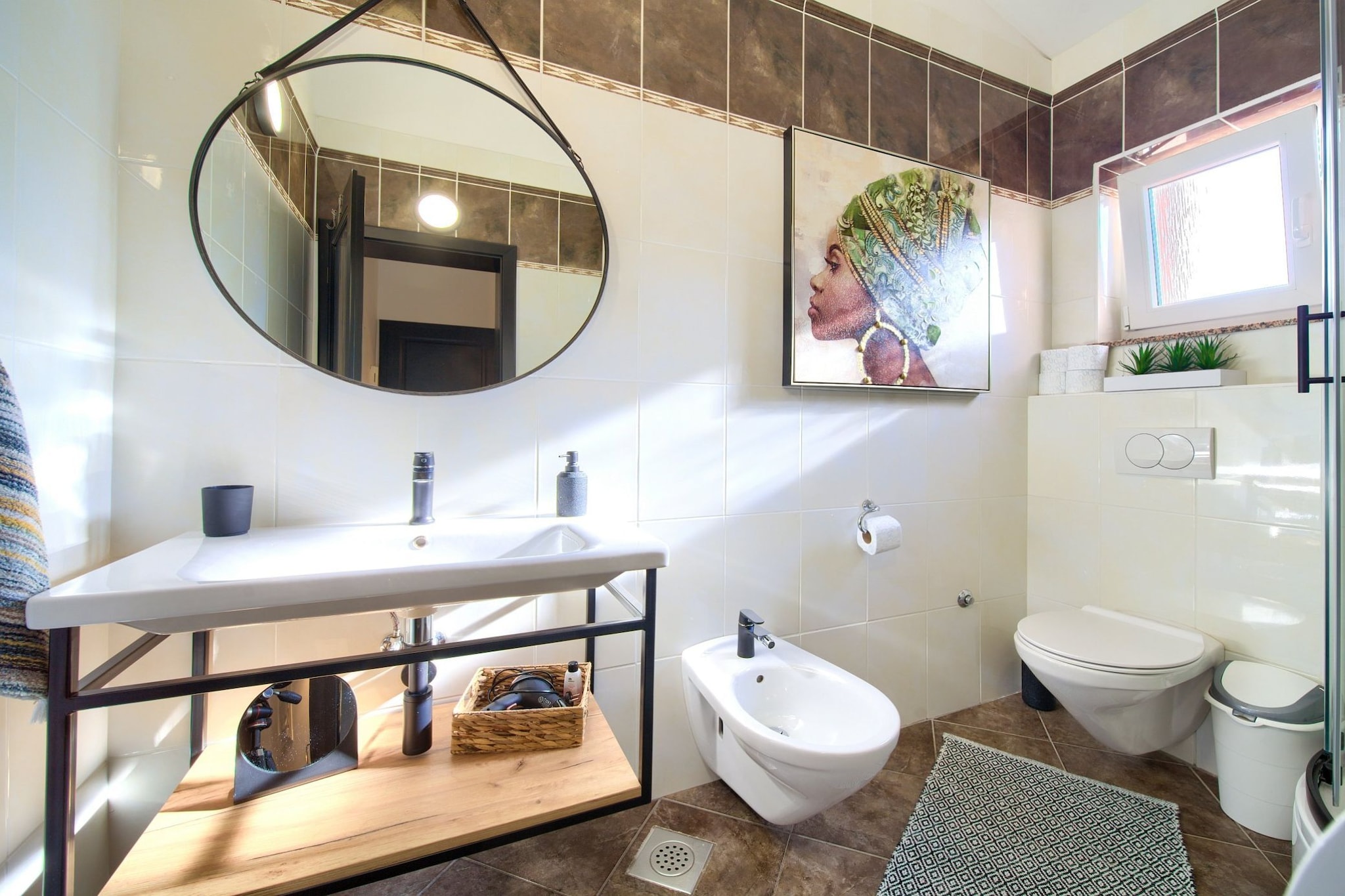 Elegant and Vibrant Apartment with Terrace and Sea View - Two Bedroom Apartment with Terrace and Sea View-Badezimmer