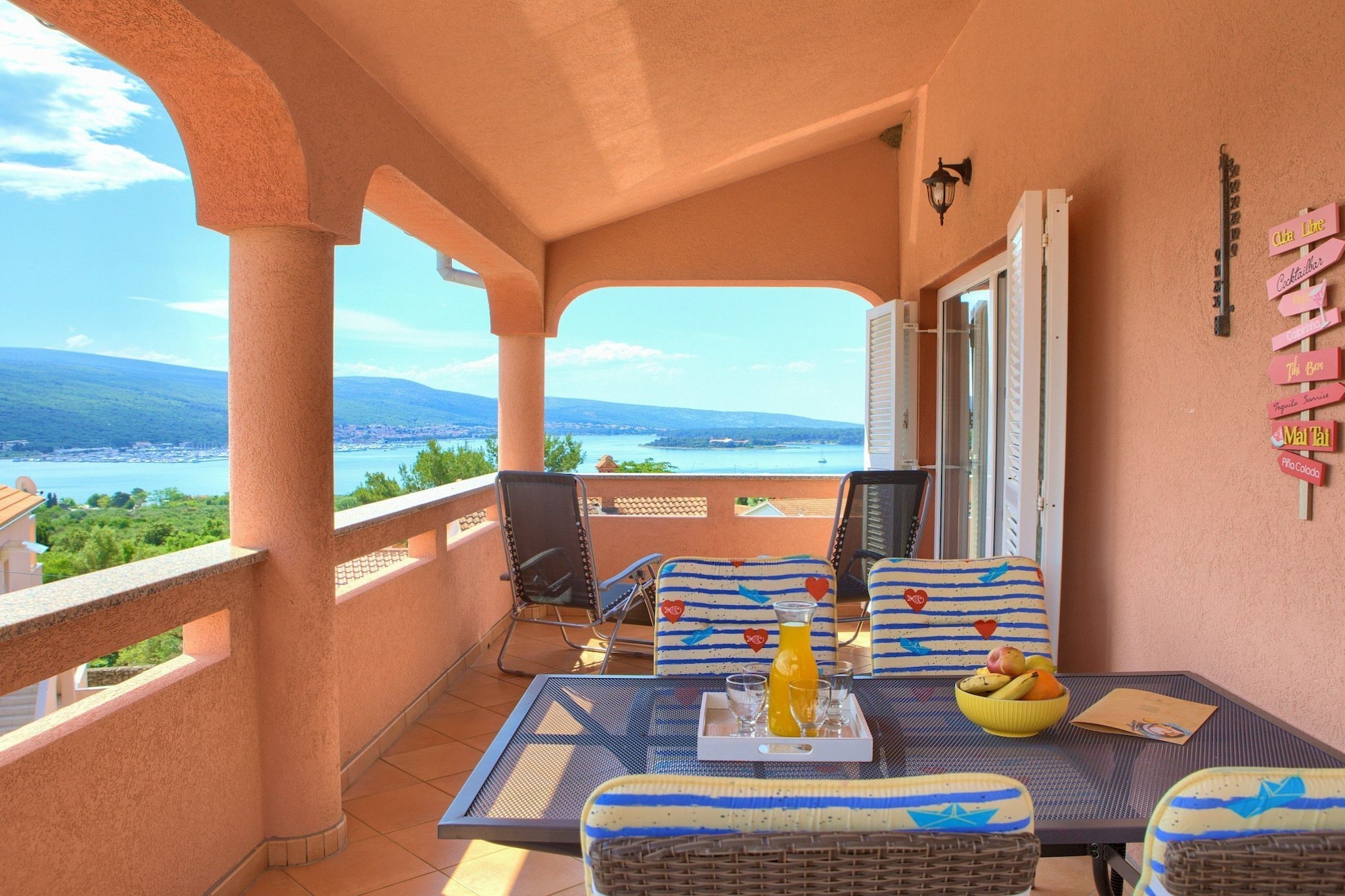 Elegant and Vibrant Apartment with Terrace and Sea View - Two Bedroom Apartment with Terrace and Sea View-Terrasse