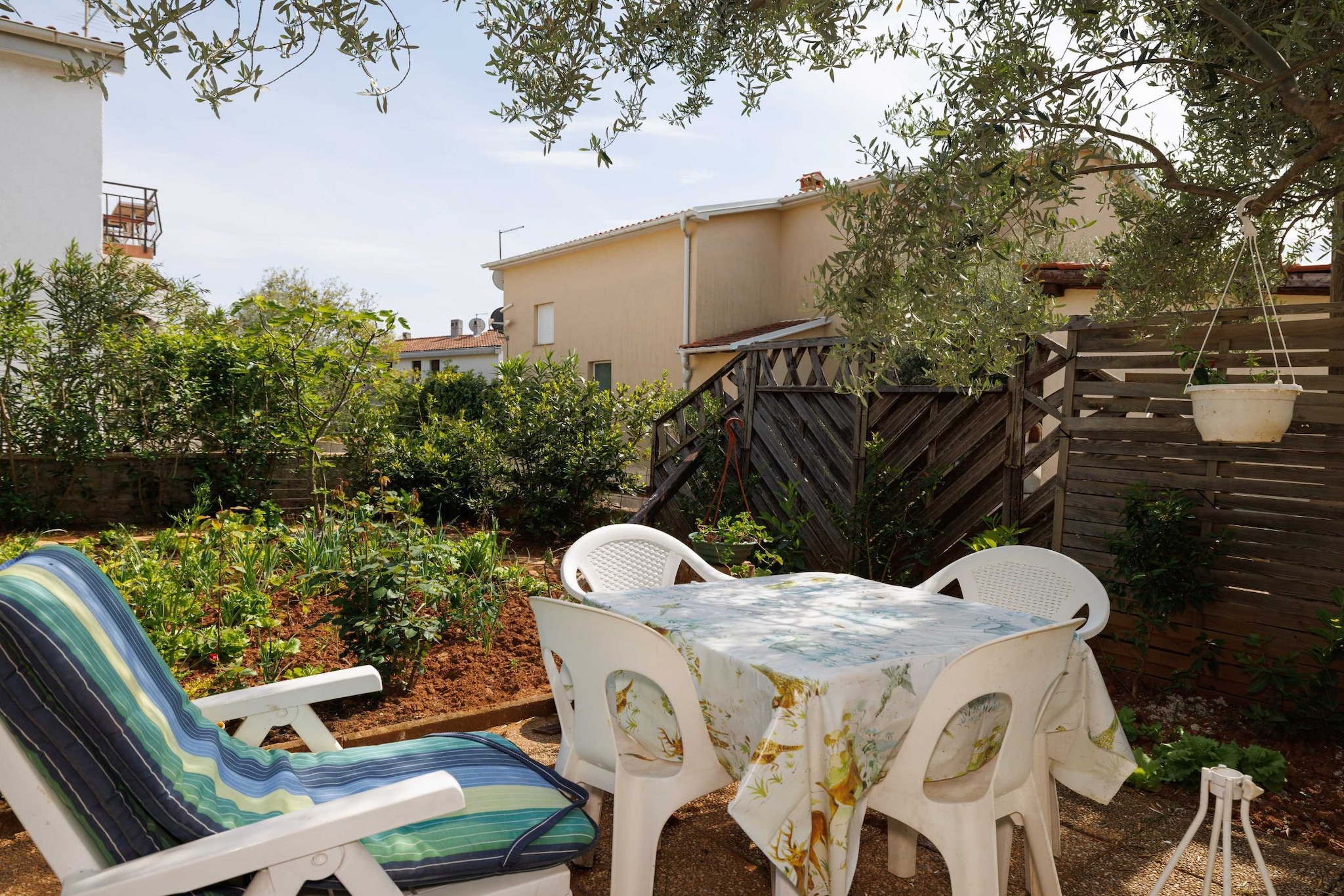 Classic and Trendy Apartment with Terrace - Two Bedroom Apartment with Terrace-Buitenlucht