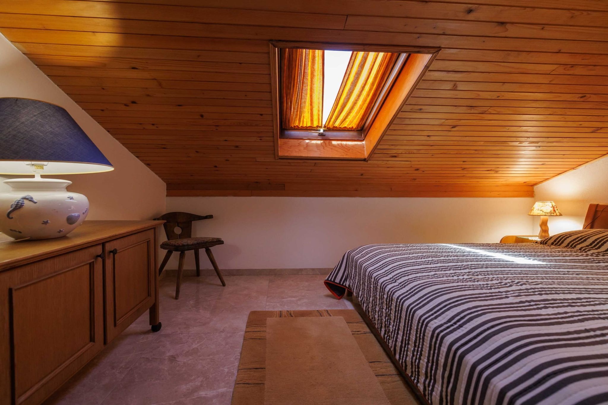 Classic and Trendy Apartment with Terrace - Two Bedroom Apartment with Terrace-Slaapkamer