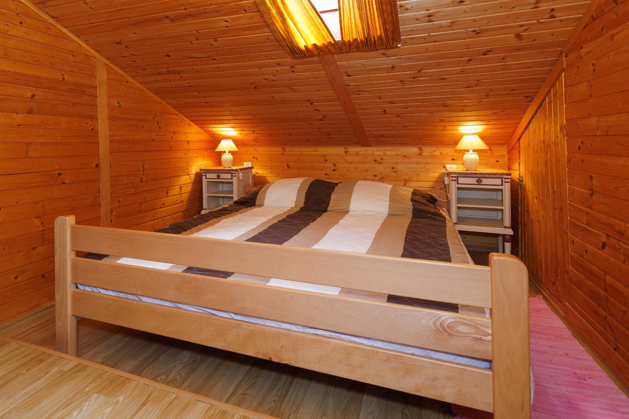 Classic and Trendy Apartment with Terrace - Two Bedroom Apartment with Terrace-Niet-getagd