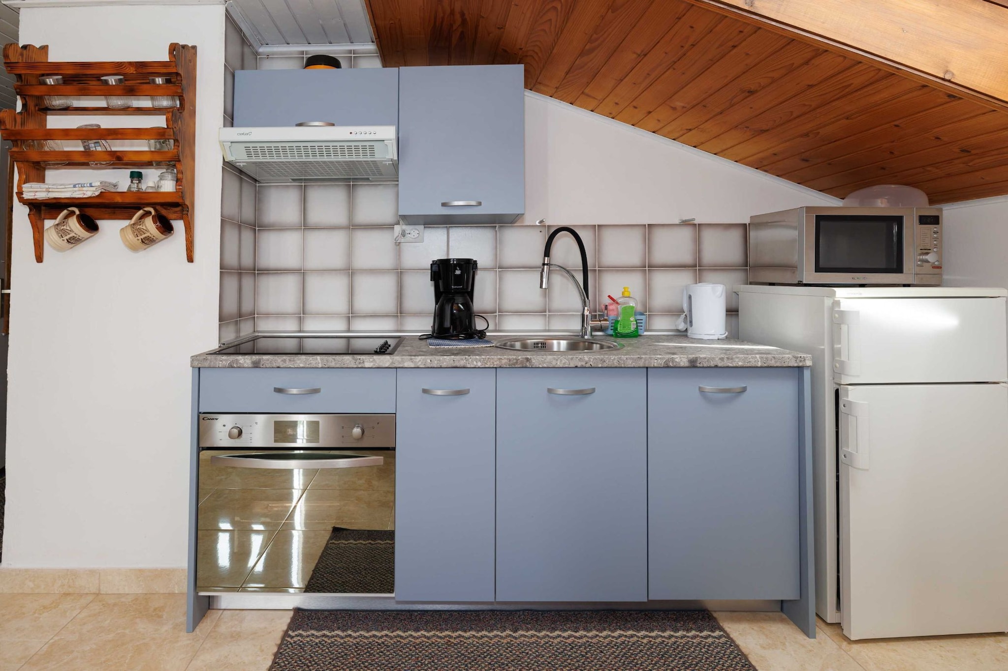 Classic and Trendy Apartment with Terrace - Two Bedroom Apartment with Terrace-Keuken