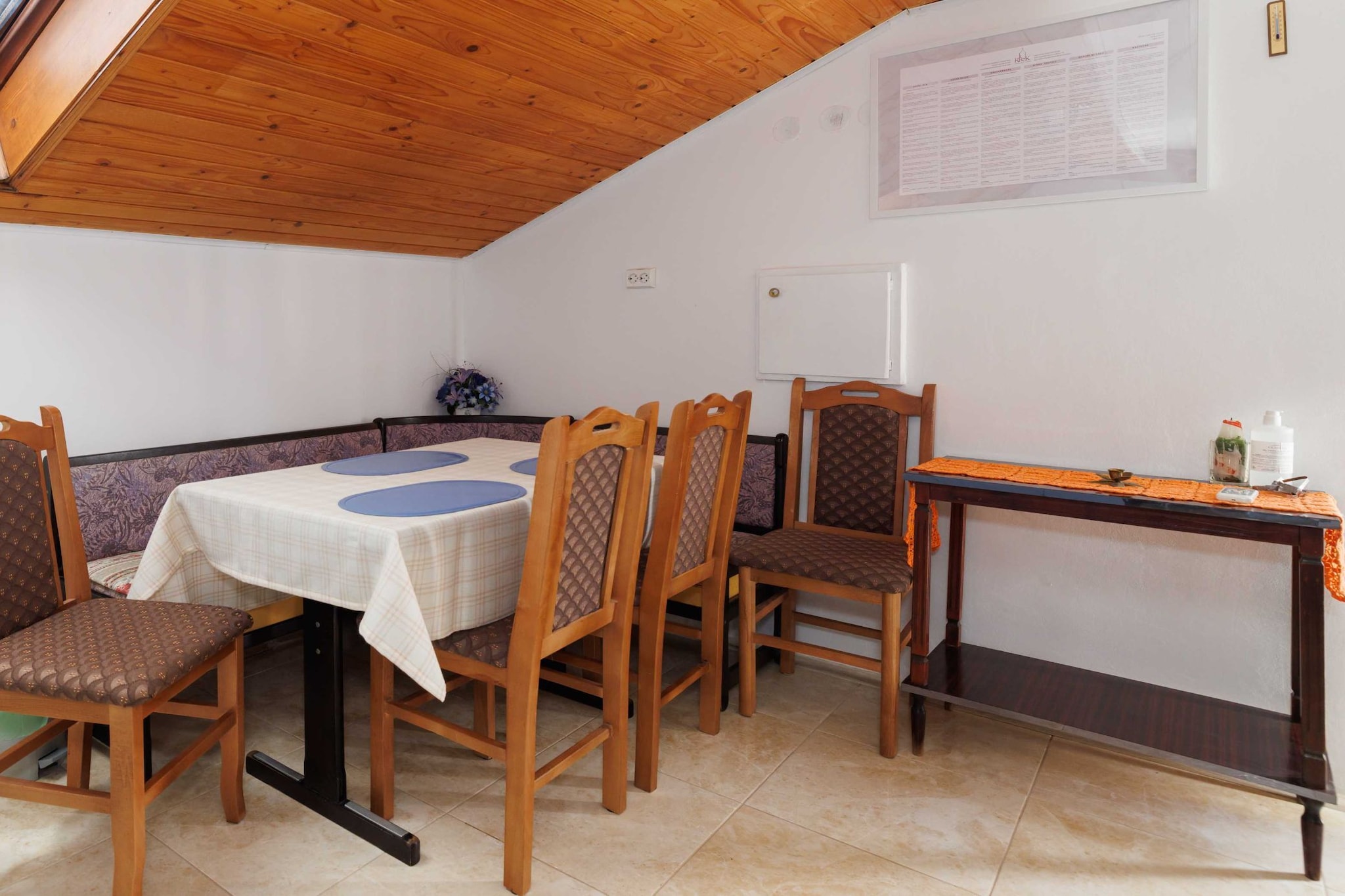 Classic and Trendy Apartment with Terrace - Two Bedroom Apartment with Terrace-Keuken